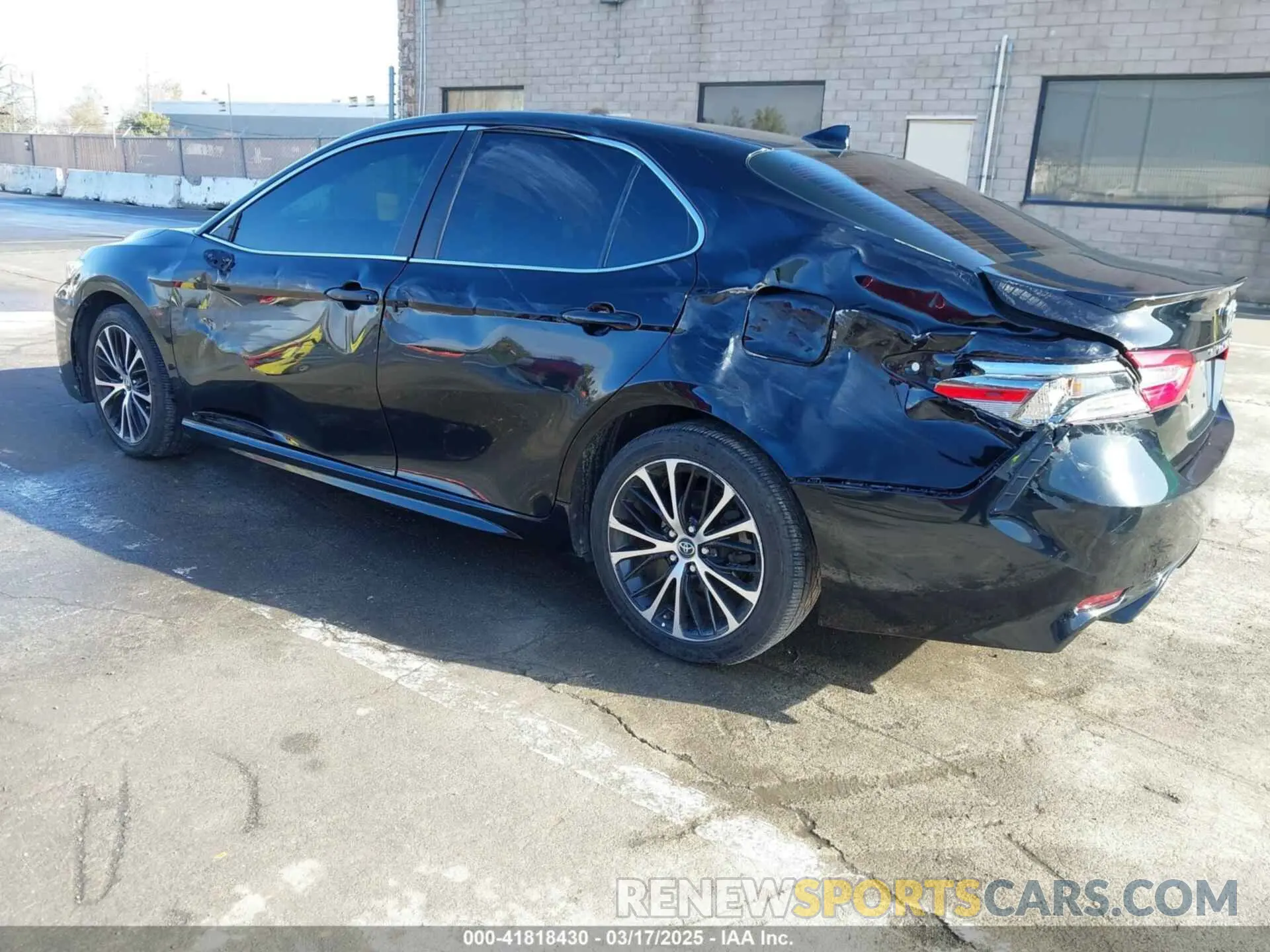 3 Photograph of a damaged car 4T1B11HK5KU752057 TOYOTA CAMRY 2019