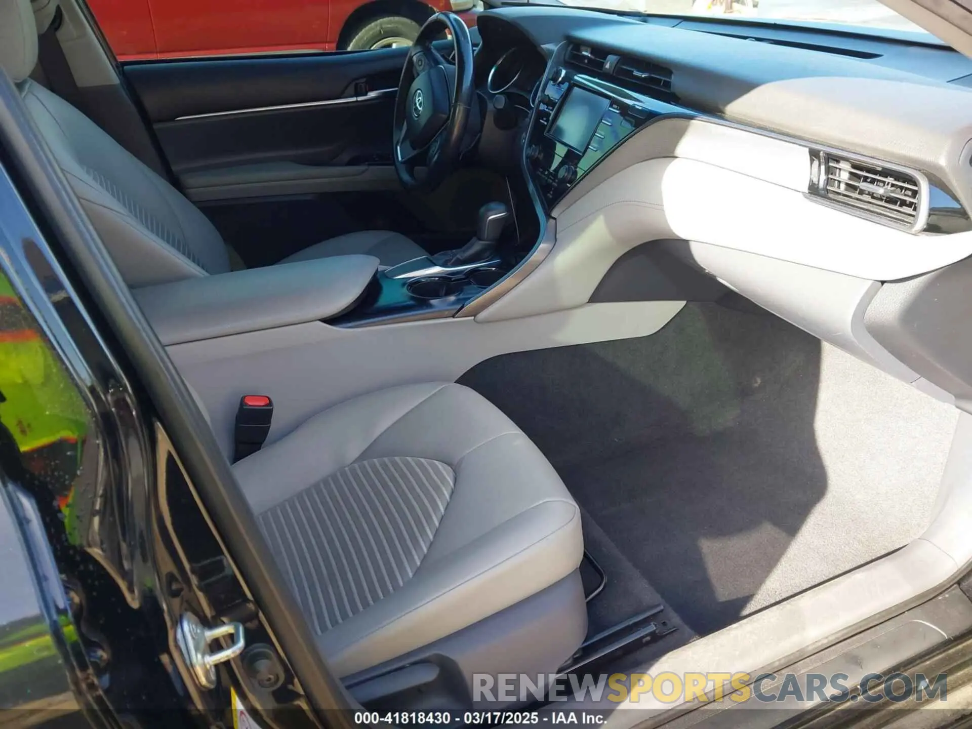 5 Photograph of a damaged car 4T1B11HK5KU752057 TOYOTA CAMRY 2019