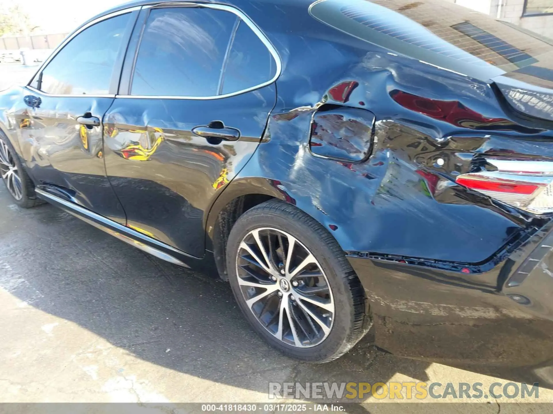 6 Photograph of a damaged car 4T1B11HK5KU752057 TOYOTA CAMRY 2019