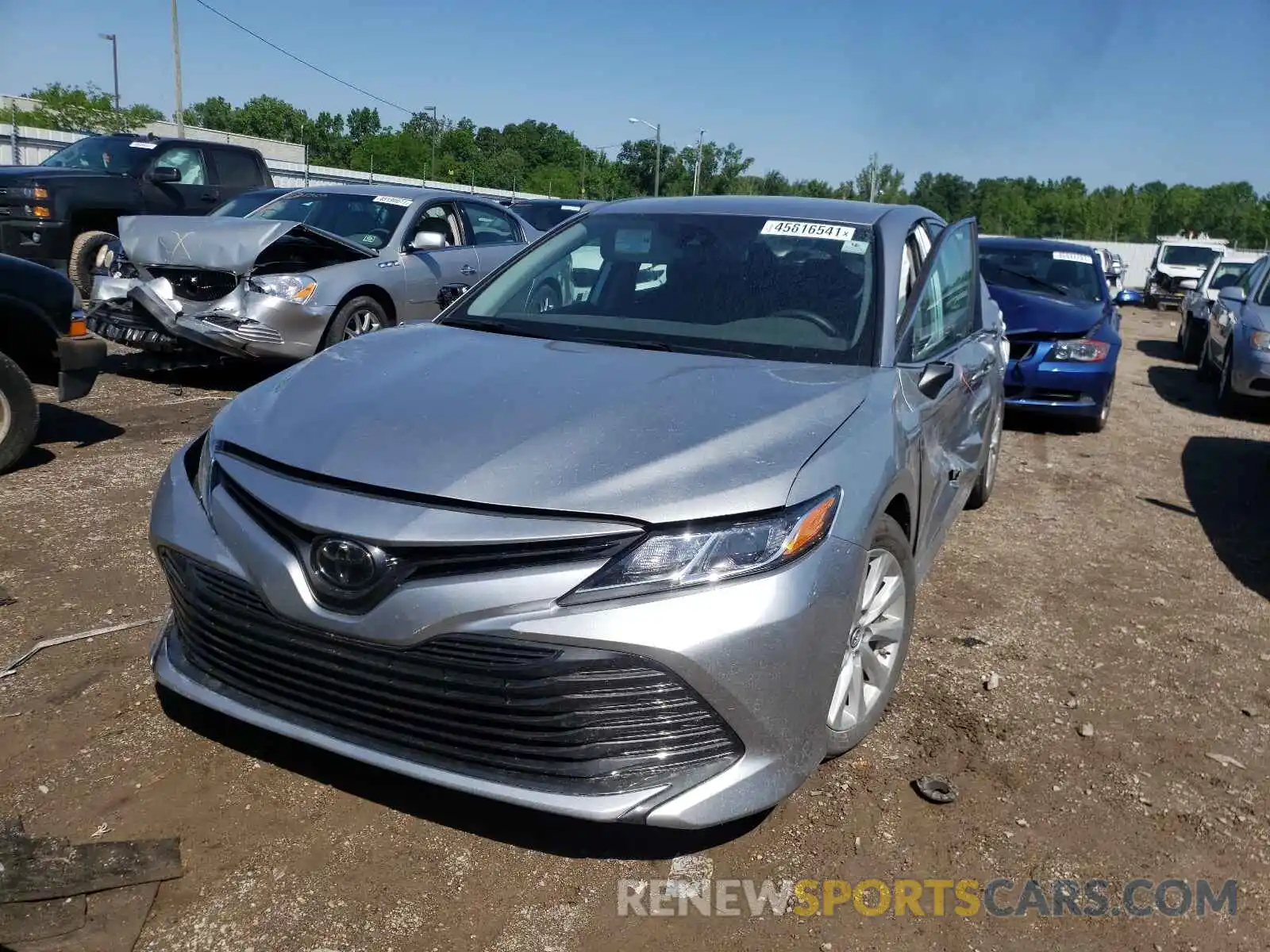 2 Photograph of a damaged car 4T1B11HK5KU752334 TOYOTA CAMRY 2019