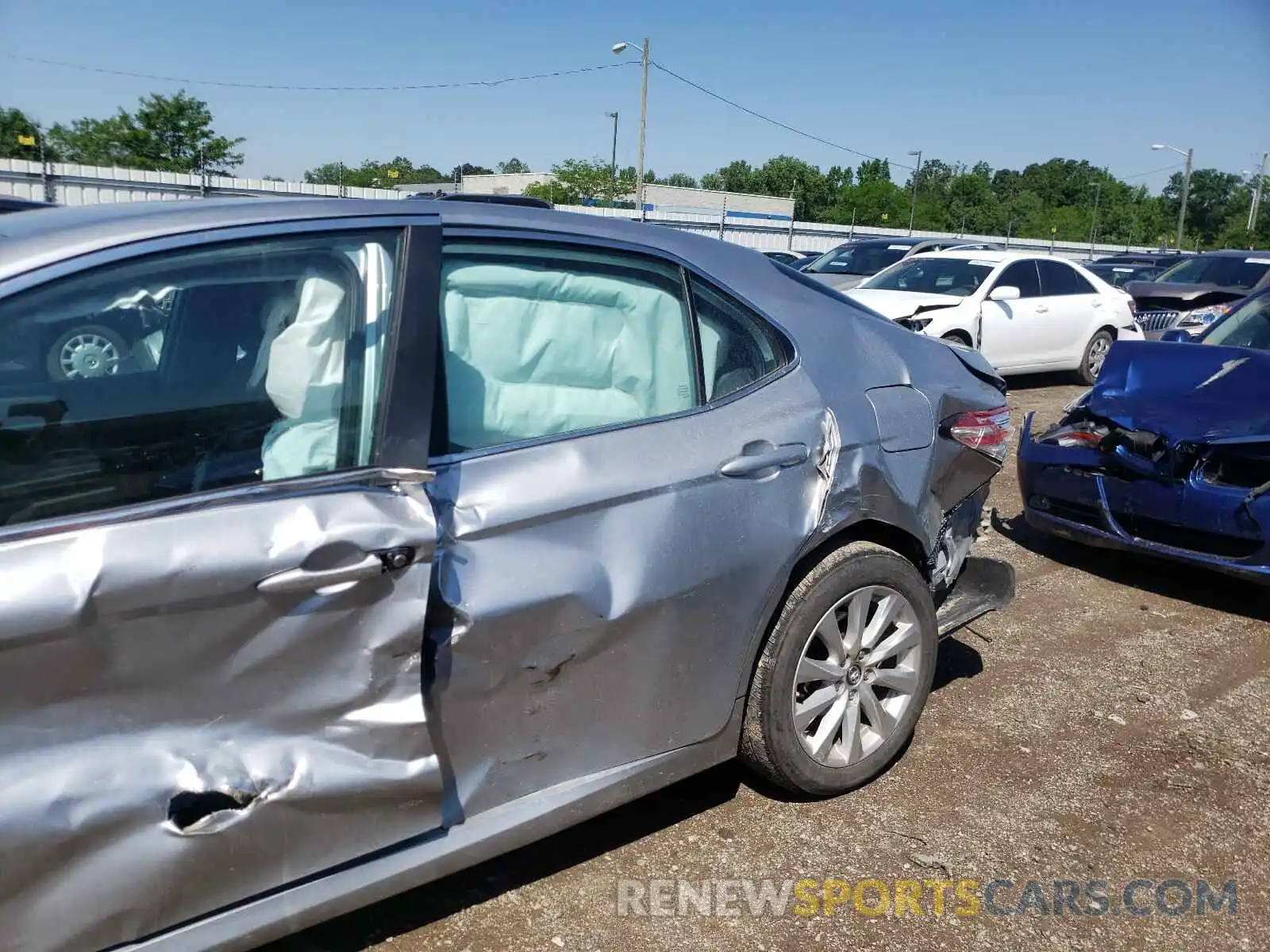 9 Photograph of a damaged car 4T1B11HK5KU752334 TOYOTA CAMRY 2019