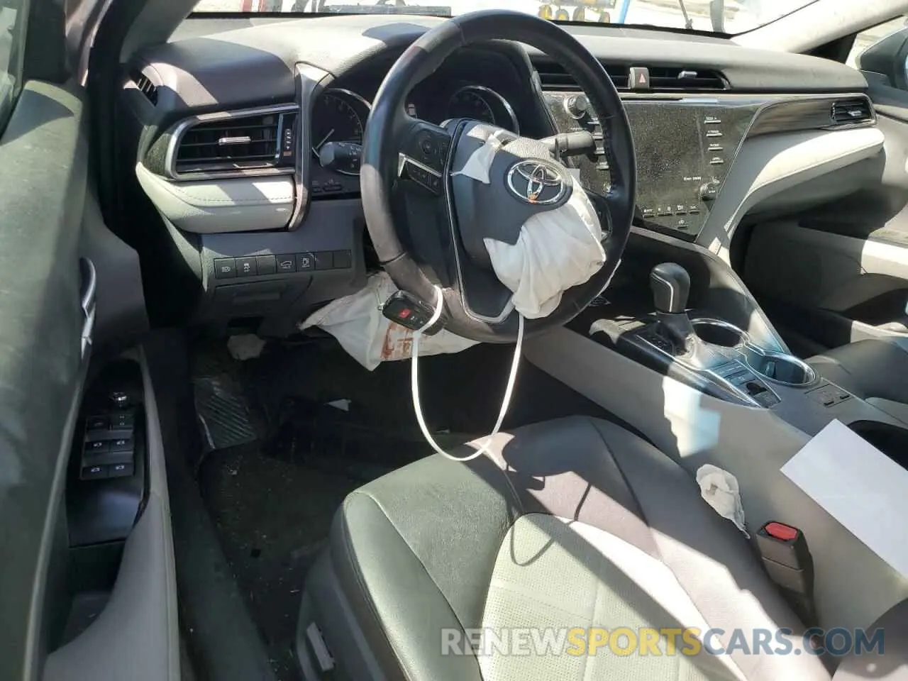 8 Photograph of a damaged car 4T1B11HK5KU758053 TOYOTA CAMRY 2019