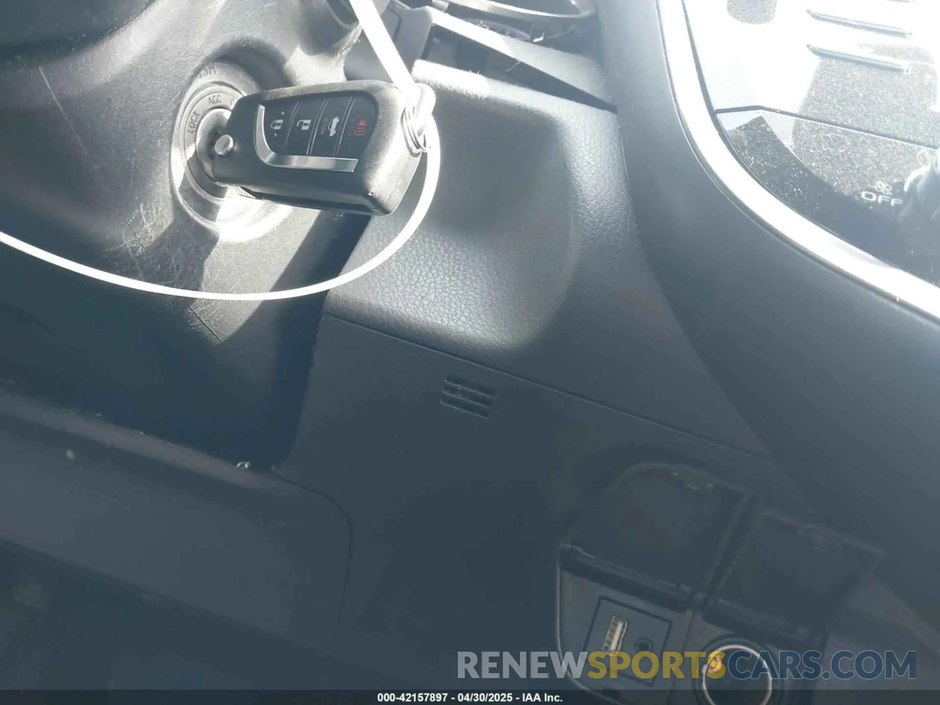 11 Photograph of a damaged car 4T1B11HK5KU762586 TOYOTA CAMRY 2019