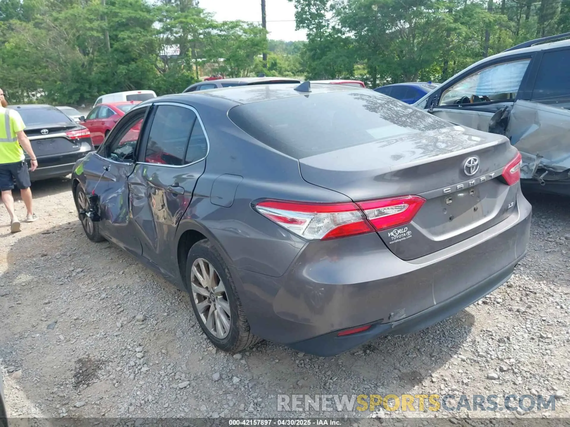 3 Photograph of a damaged car 4T1B11HK5KU762586 TOYOTA CAMRY 2019