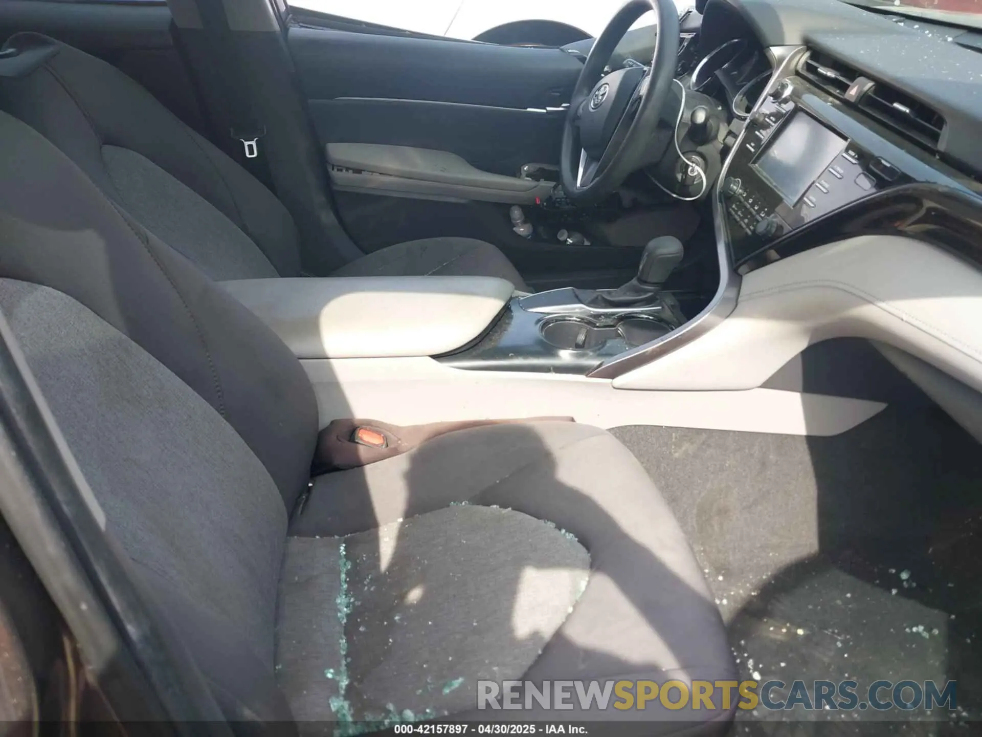 5 Photograph of a damaged car 4T1B11HK5KU762586 TOYOTA CAMRY 2019