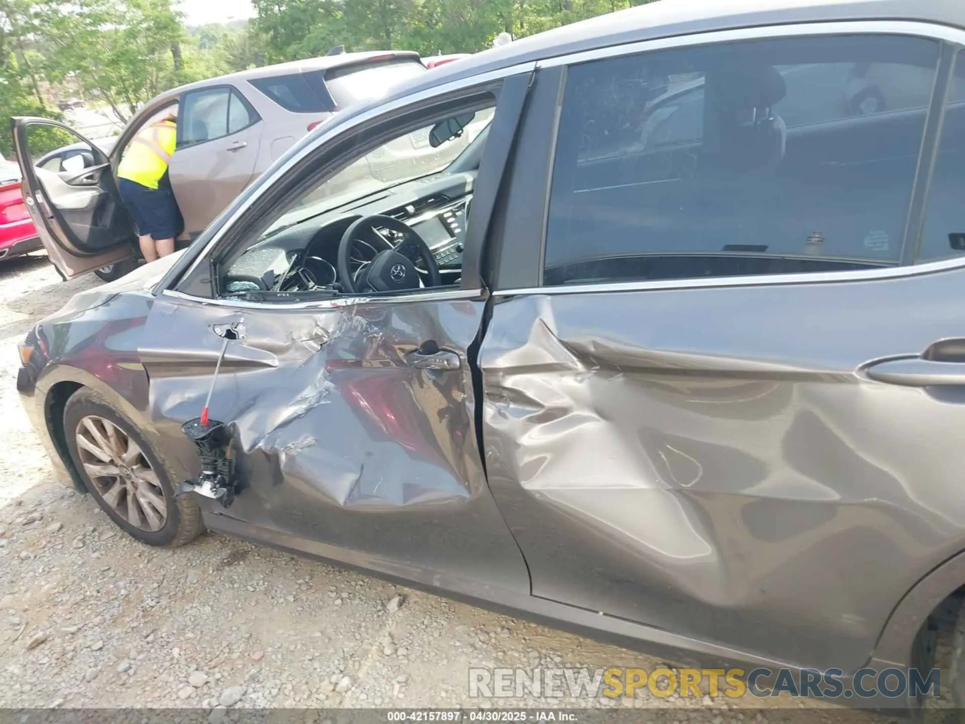 6 Photograph of a damaged car 4T1B11HK5KU762586 TOYOTA CAMRY 2019