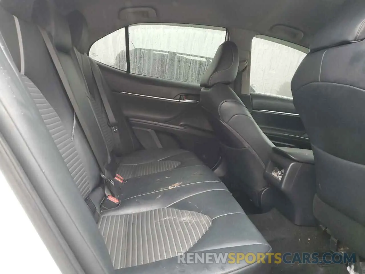 11 Photograph of a damaged car 4T1B11HK5KU763656 TOYOTA CAMRY 2019