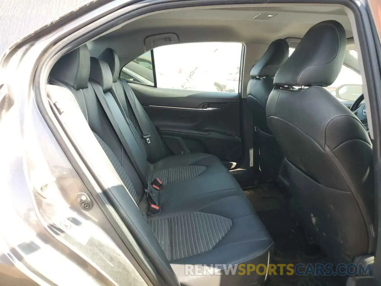 10 Photograph of a damaged car 4T1B11HK5KU764497 TOYOTA CAMRY 2019