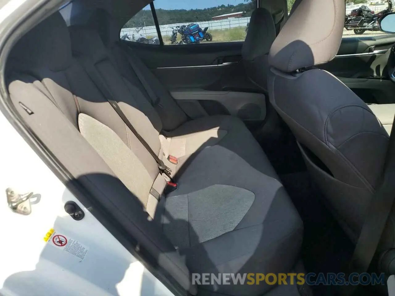 10 Photograph of a damaged car 4T1B11HK5KU765052 TOYOTA CAMRY 2019