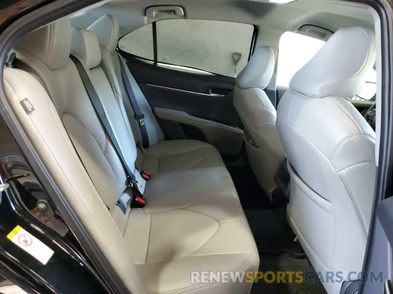 10 Photograph of a damaged car 4T1B11HK5KU771028 TOYOTA CAMRY 2019