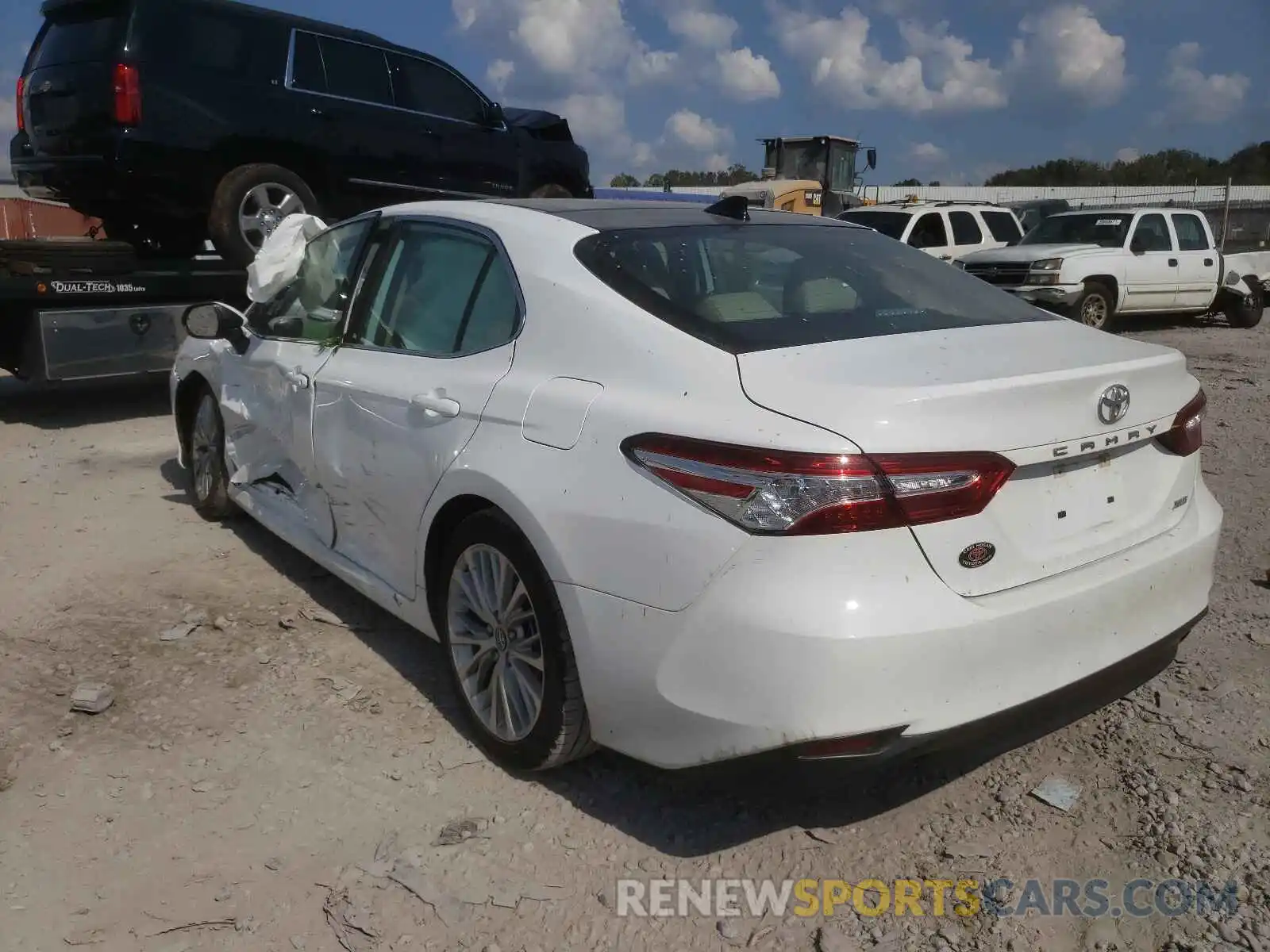 3 Photograph of a damaged car 4T1B11HK5KU771904 TOYOTA CAMRY 2019