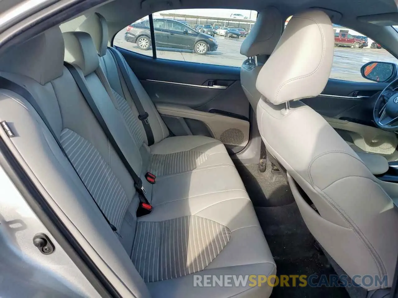 10 Photograph of a damaged car 4T1B11HK5KU784345 TOYOTA CAMRY 2019