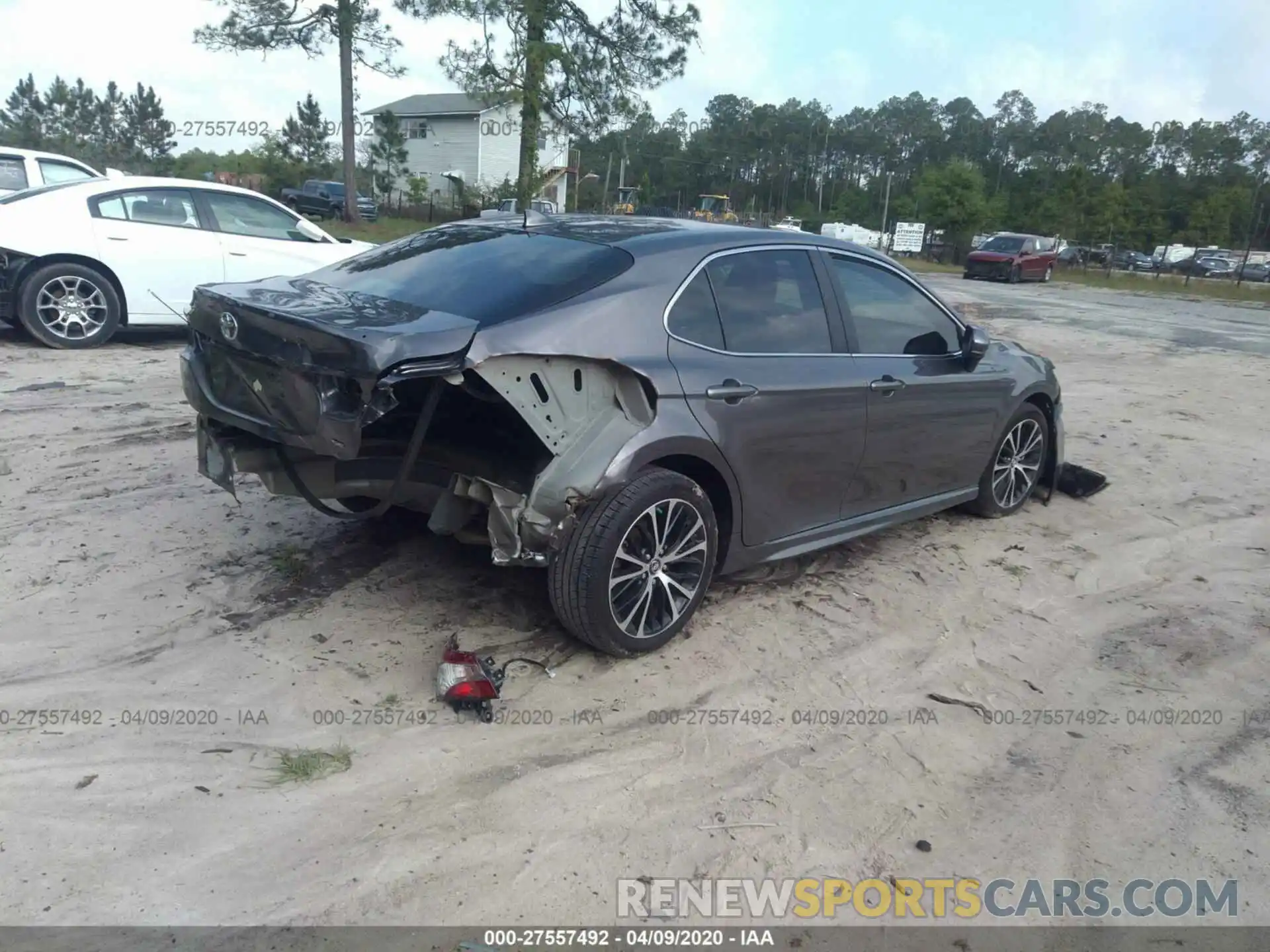 4 Photograph of a damaged car 4T1B11HK5KU792915 TOYOTA CAMRY 2019