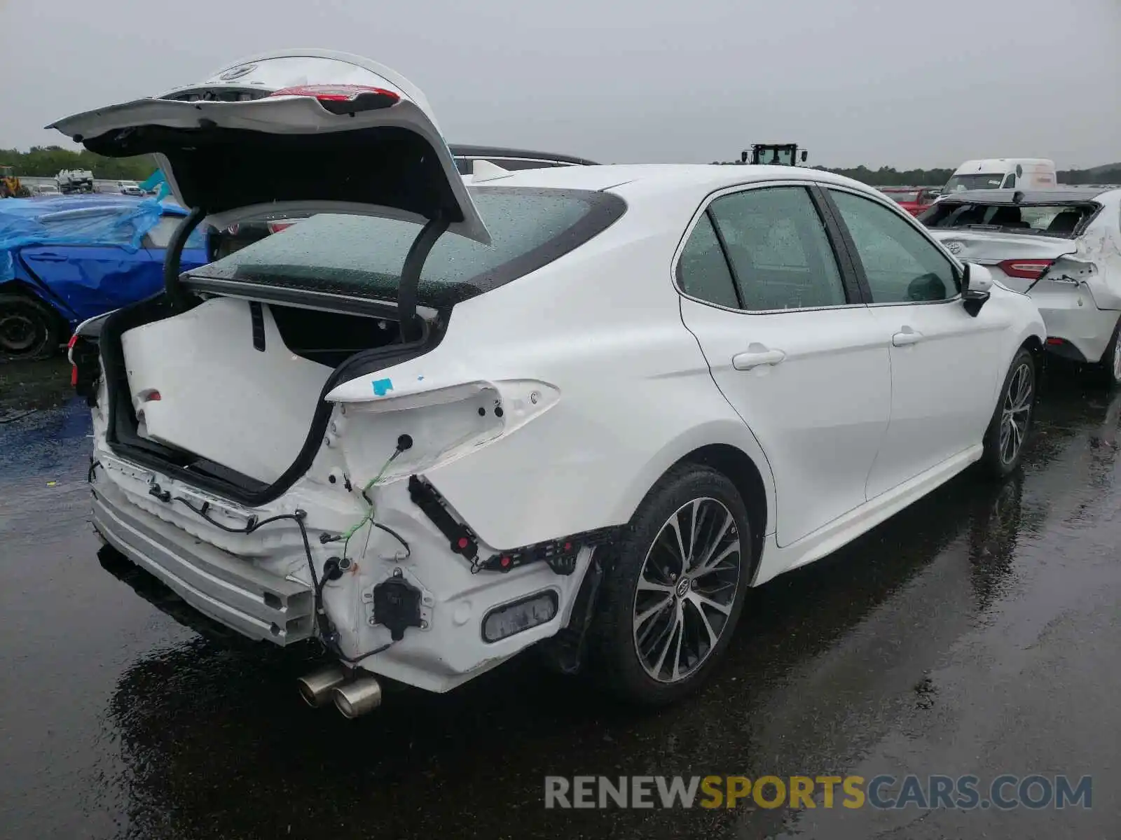 4 Photograph of a damaged car 4T1B11HK5KU794504 TOYOTA CAMRY 2019