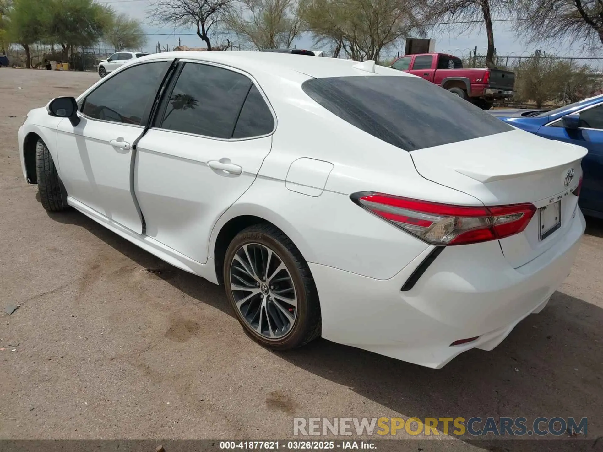 3 Photograph of a damaged car 4T1B11HK5KU798312 TOYOTA CAMRY 2019