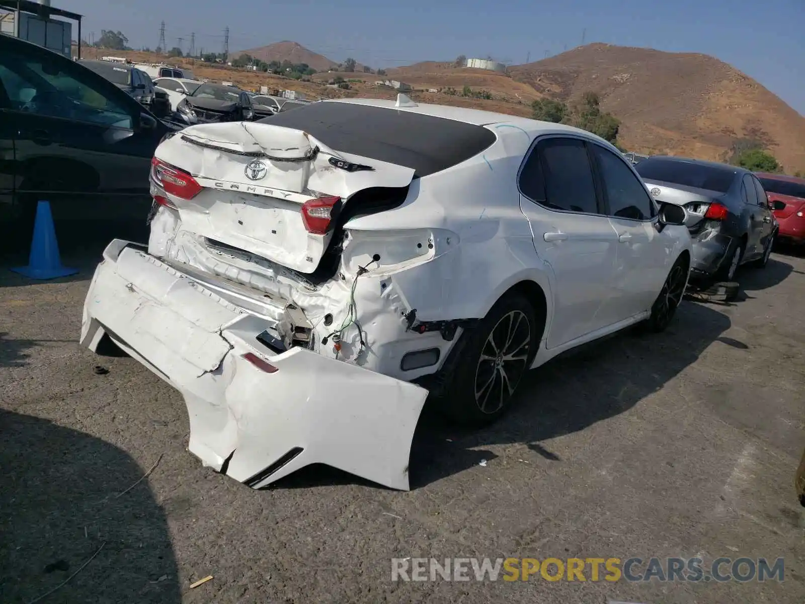 4 Photograph of a damaged car 4T1B11HK5KU801001 TOYOTA CAMRY 2019