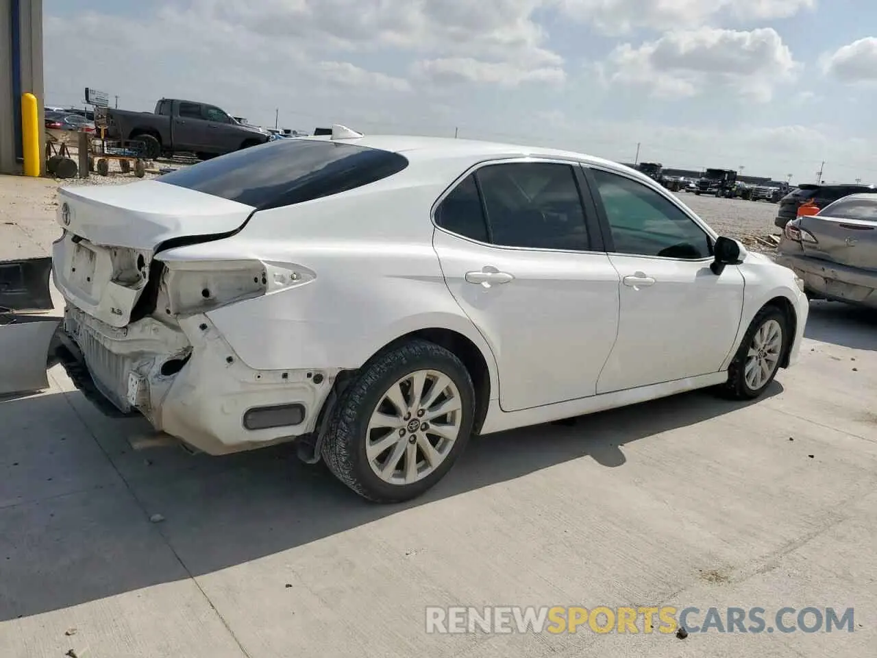 3 Photograph of a damaged car 4T1B11HK5KU801760 TOYOTA CAMRY 2019