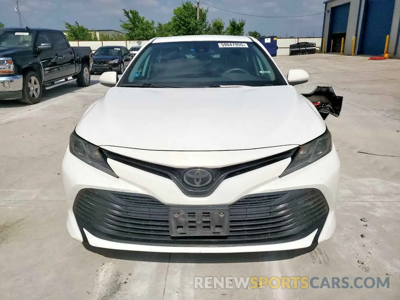 5 Photograph of a damaged car 4T1B11HK5KU801760 TOYOTA CAMRY 2019