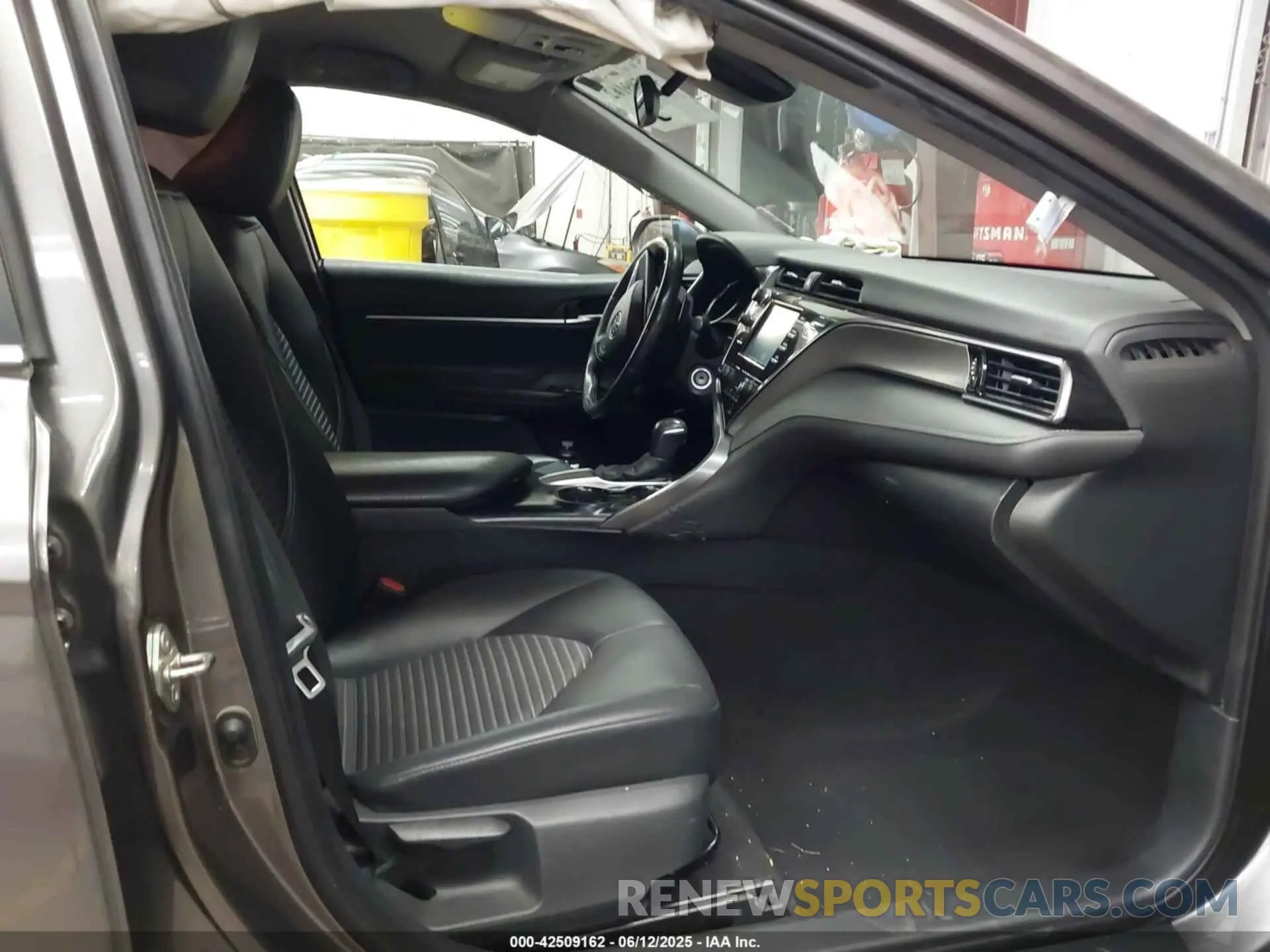 5 Photograph of a damaged car 4T1B11HK5KU808563 TOYOTA CAMRY 2019
