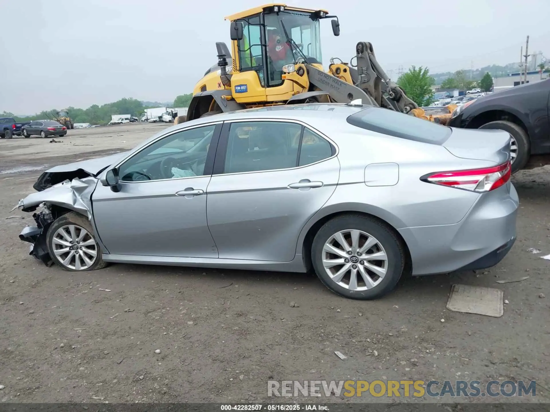 13 Photograph of a damaged car 4T1B11HK5KU813553 TOYOTA CAMRY 2019