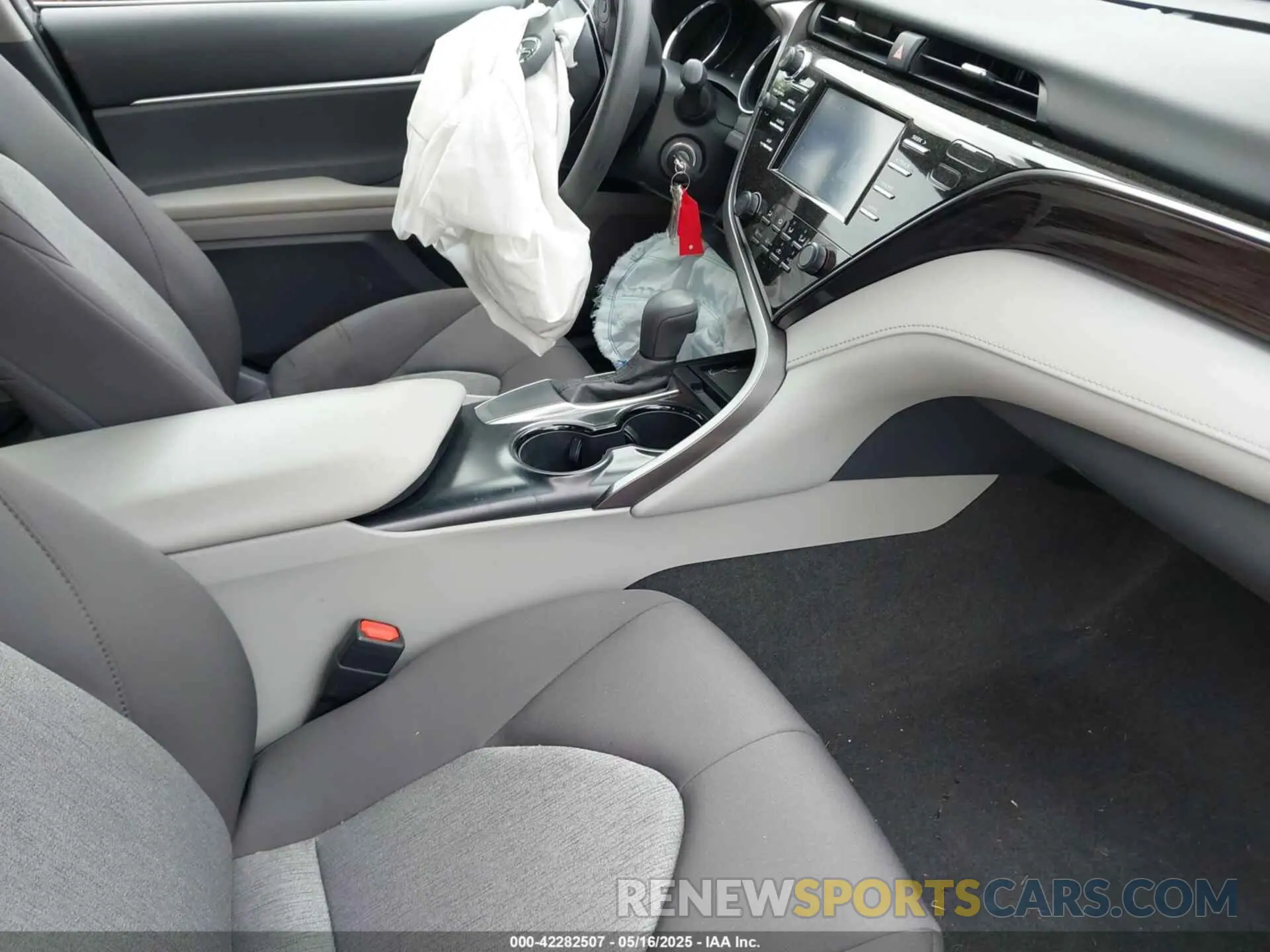 5 Photograph of a damaged car 4T1B11HK5KU813553 TOYOTA CAMRY 2019