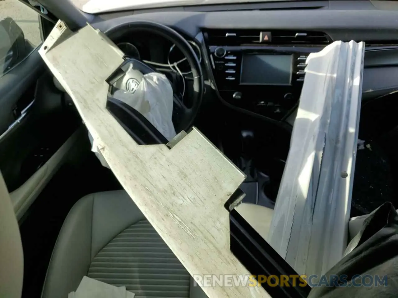8 Photograph of a damaged car 4T1B11HK5KU821877 TOYOTA CAMRY 2019