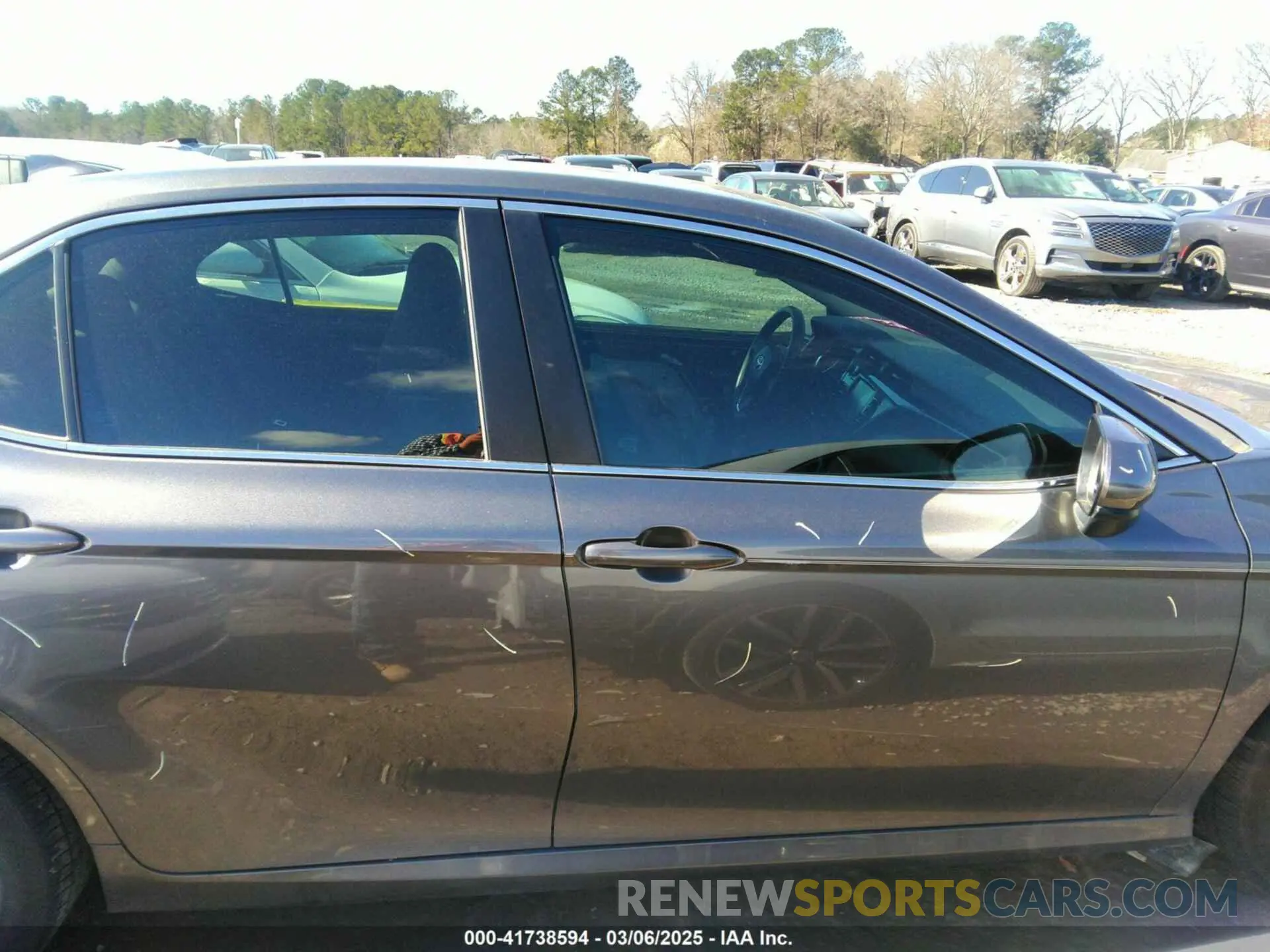 13 Photograph of a damaged car 4T1B11HK5KU826707 TOYOTA CAMRY 2019