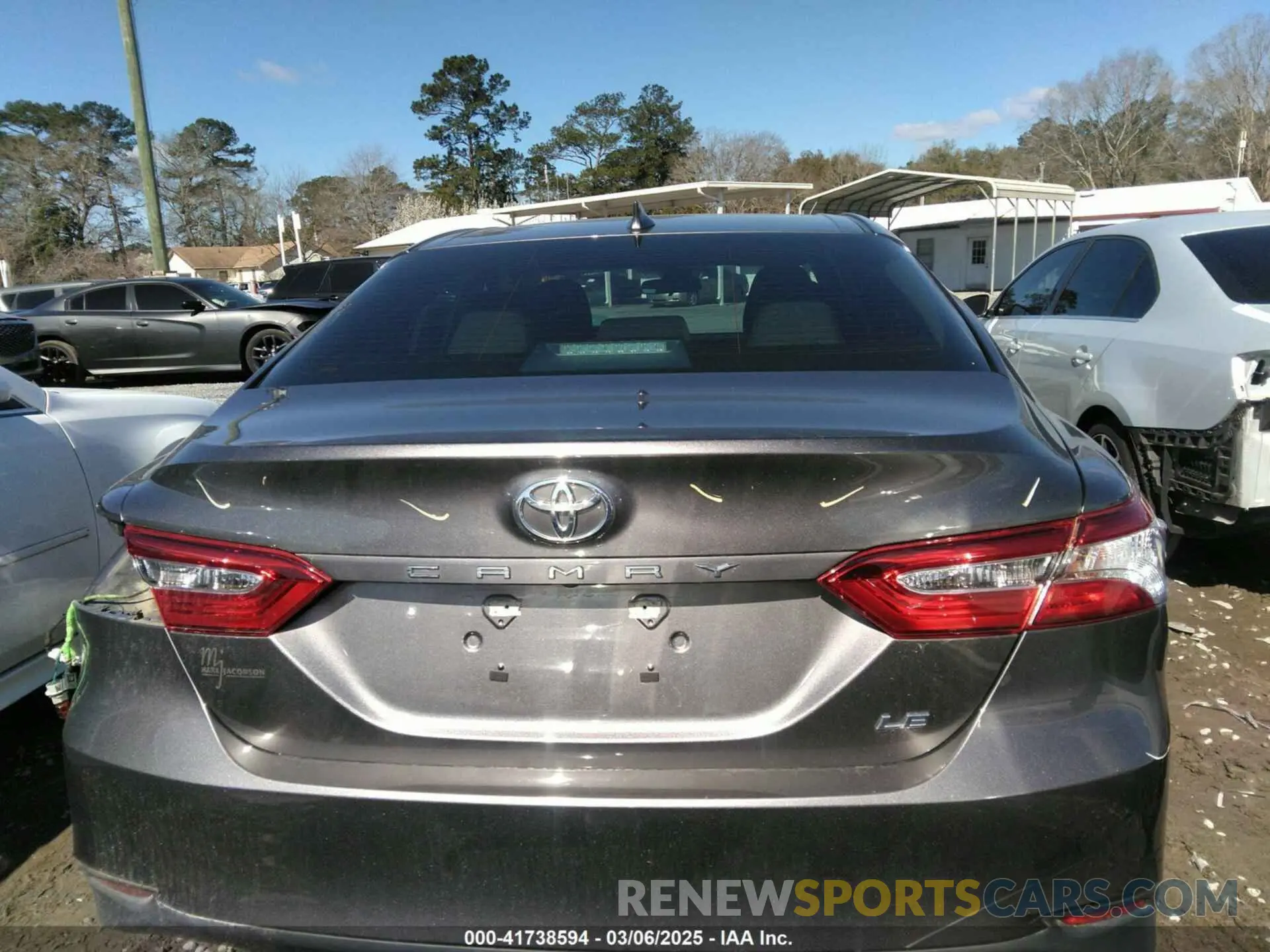 16 Photograph of a damaged car 4T1B11HK5KU826707 TOYOTA CAMRY 2019