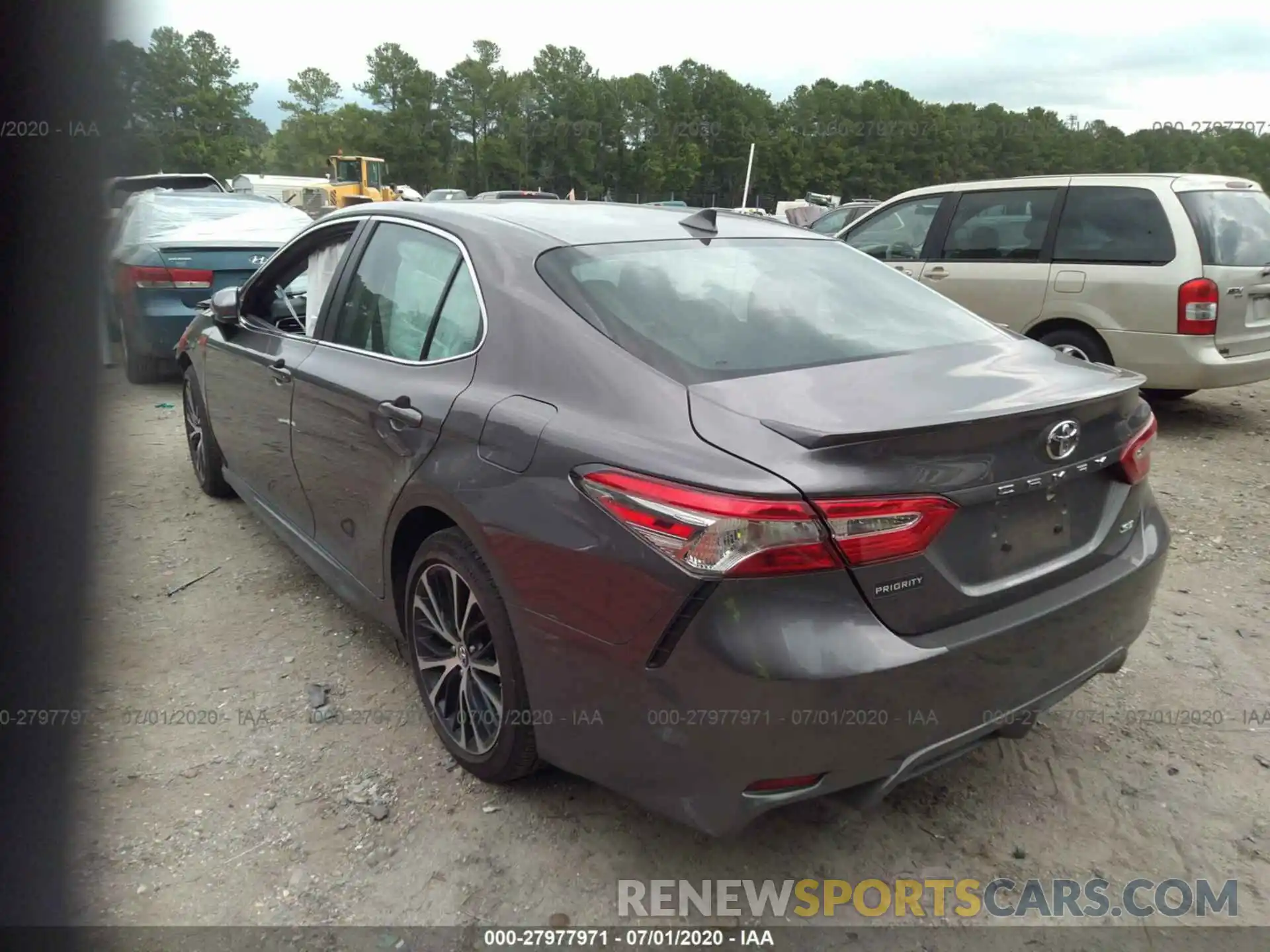 3 Photograph of a damaged car 4T1B11HK5KU827498 TOYOTA CAMRY 2019