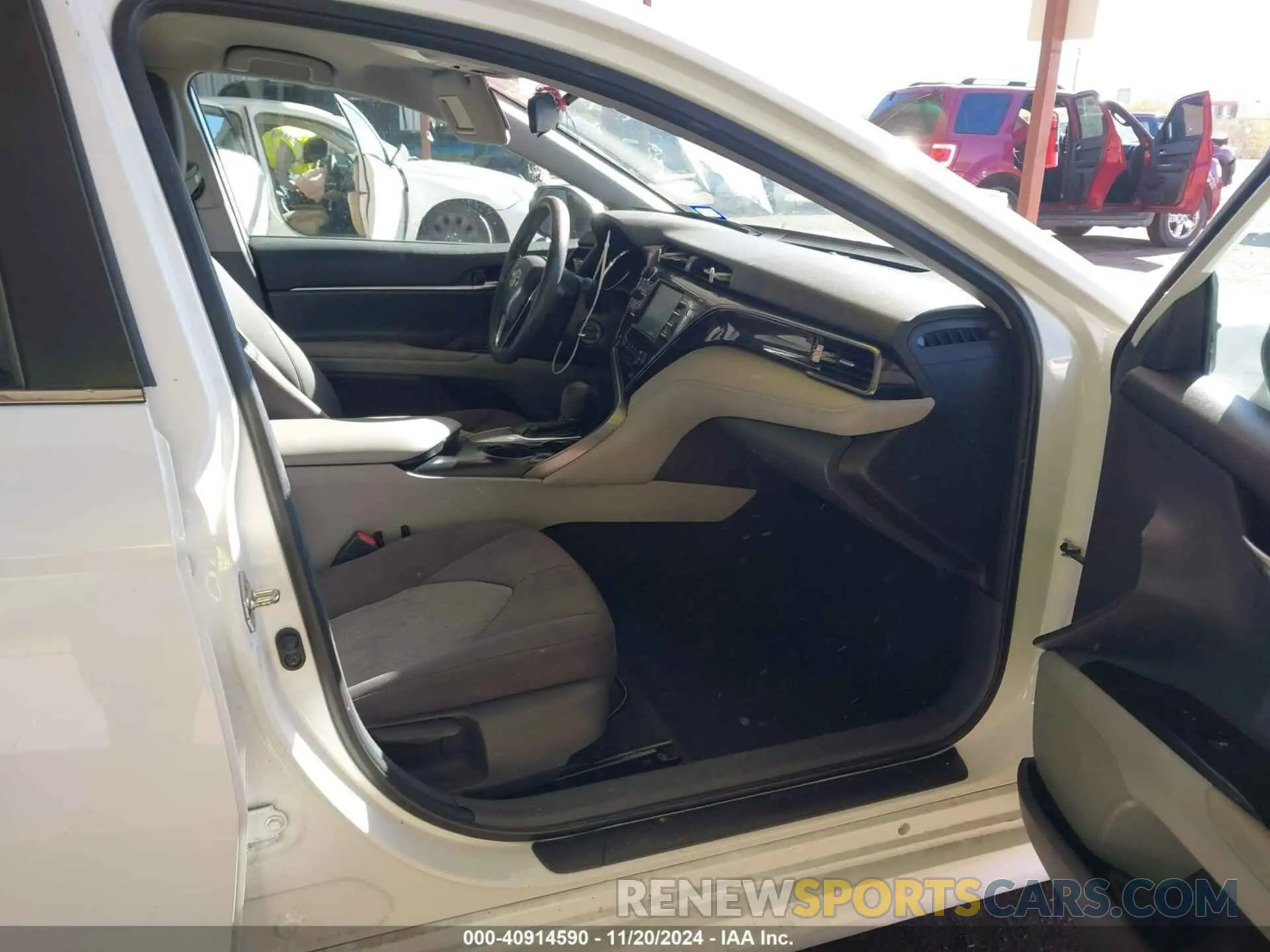 5 Photograph of a damaged car 4T1B11HK5KU837710 TOYOTA CAMRY 2019