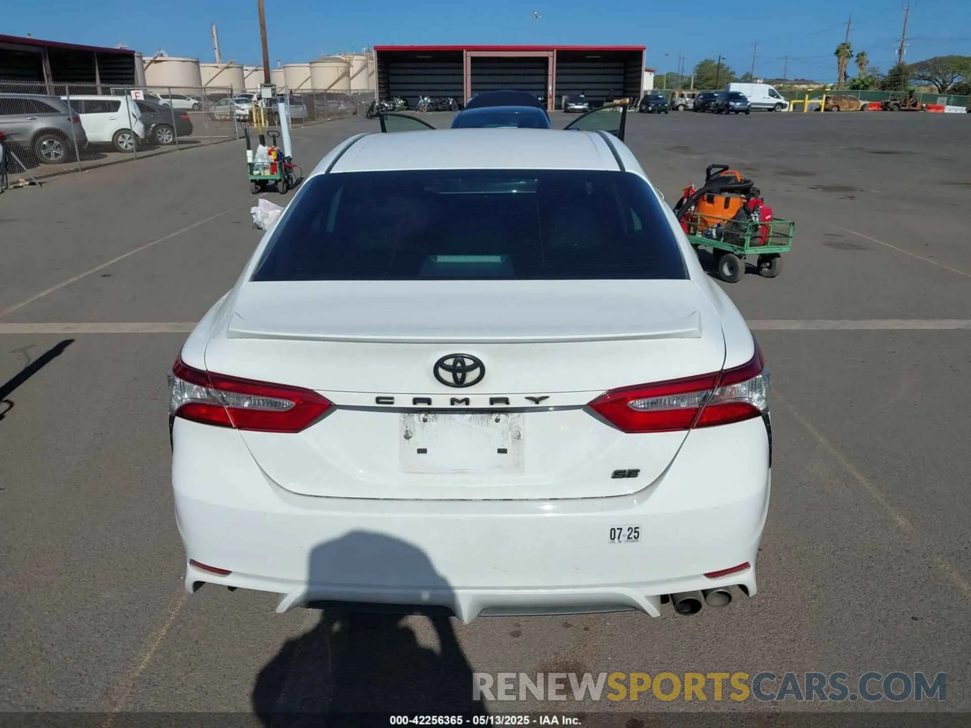 17 Photograph of a damaged car 4T1B11HK5KU842132 TOYOTA CAMRY 2019