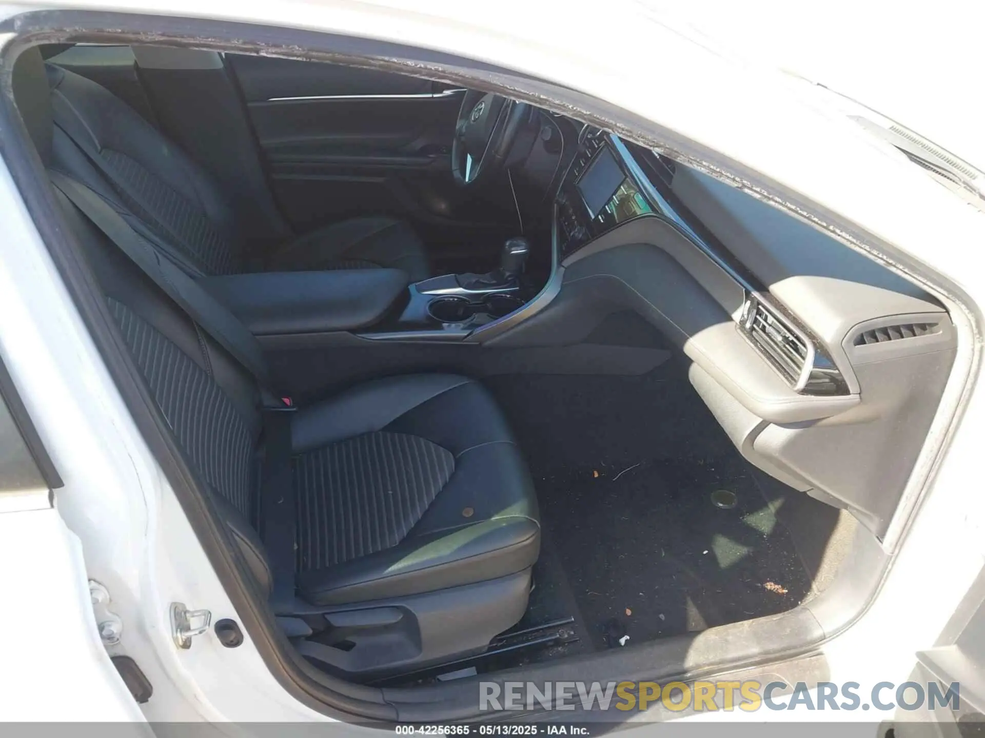 5 Photograph of a damaged car 4T1B11HK5KU842132 TOYOTA CAMRY 2019