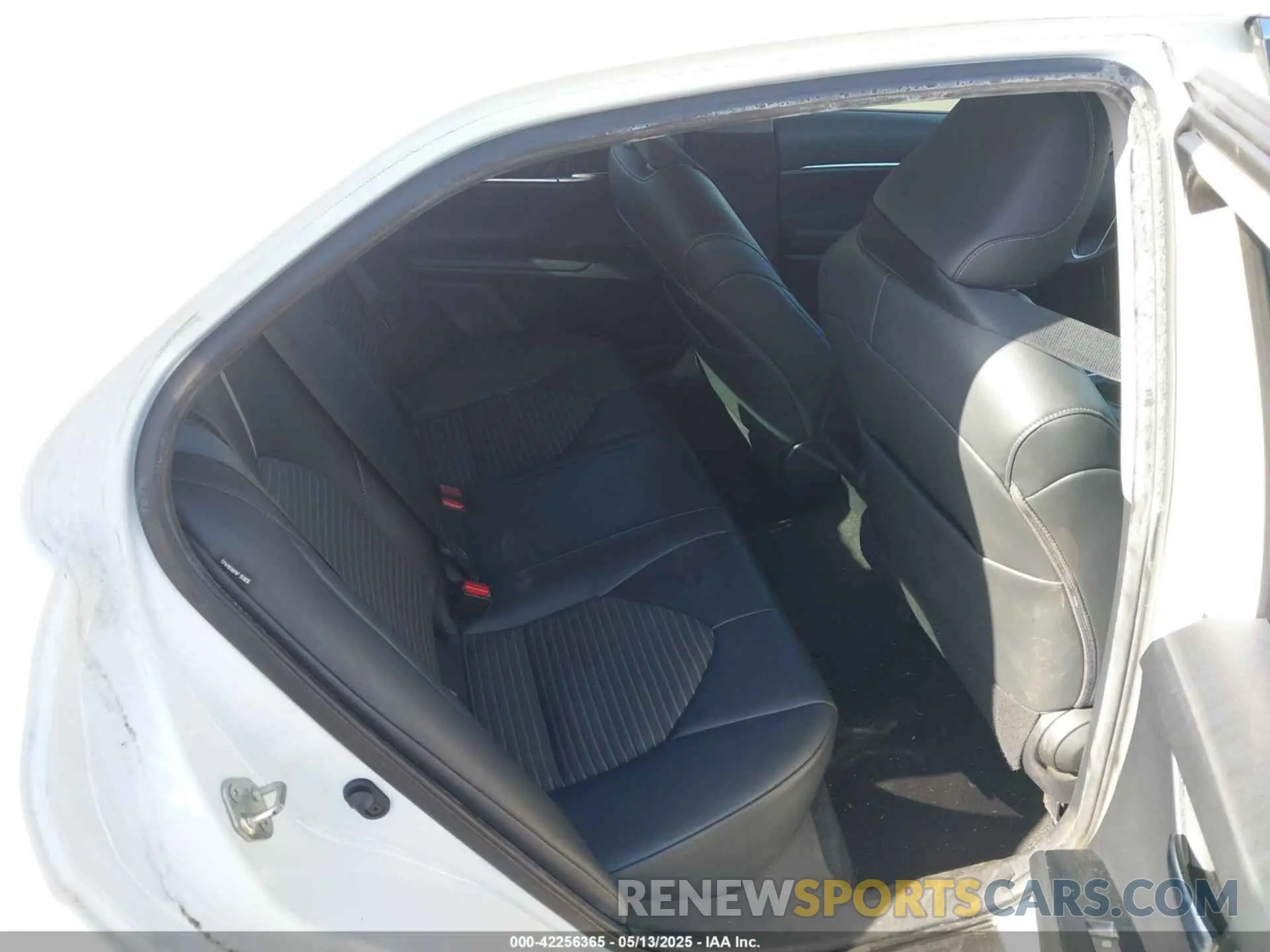 8 Photograph of a damaged car 4T1B11HK5KU842132 TOYOTA CAMRY 2019