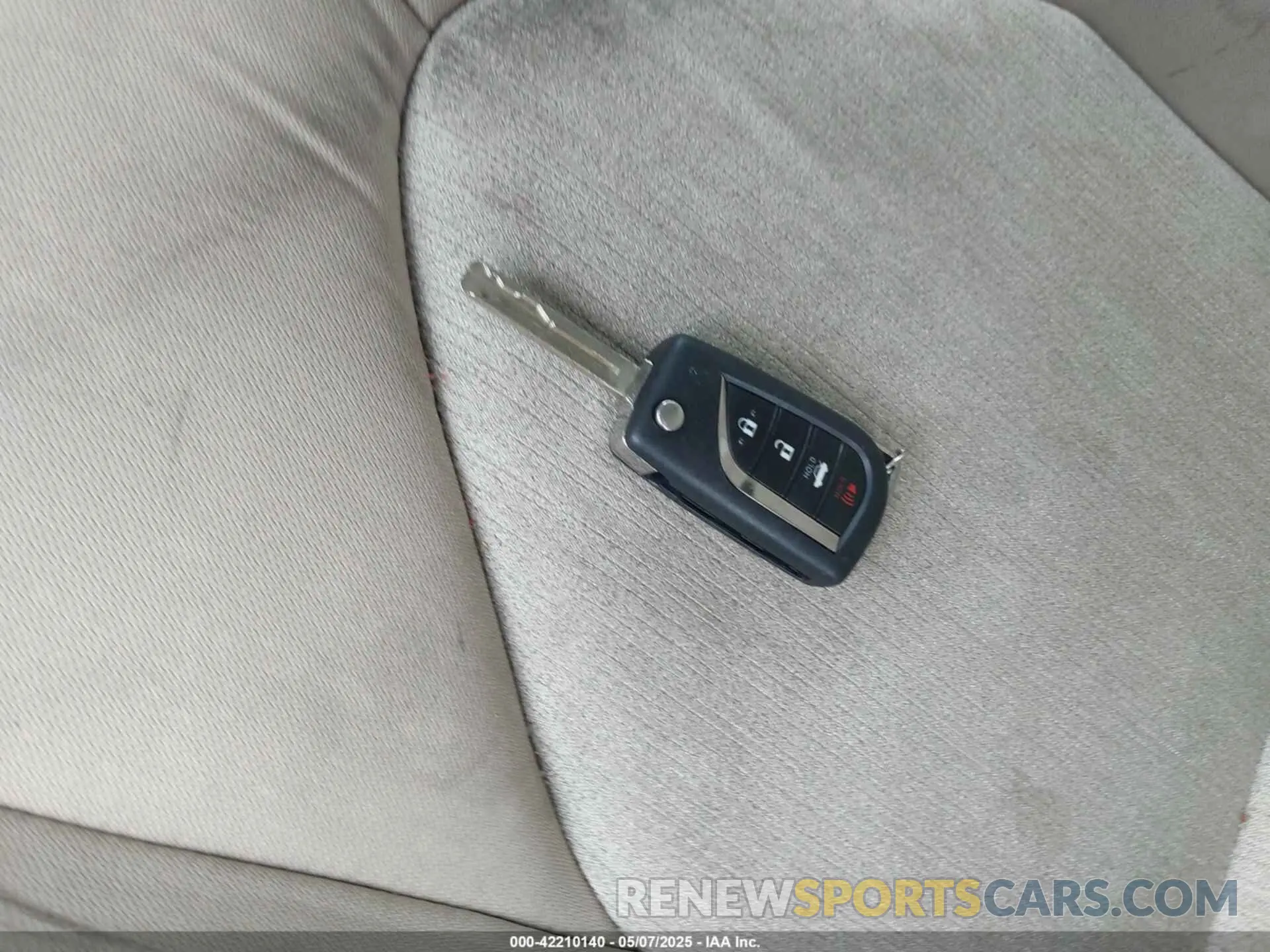 11 Photograph of a damaged car 4T1B11HK5KU850599 TOYOTA CAMRY 2019