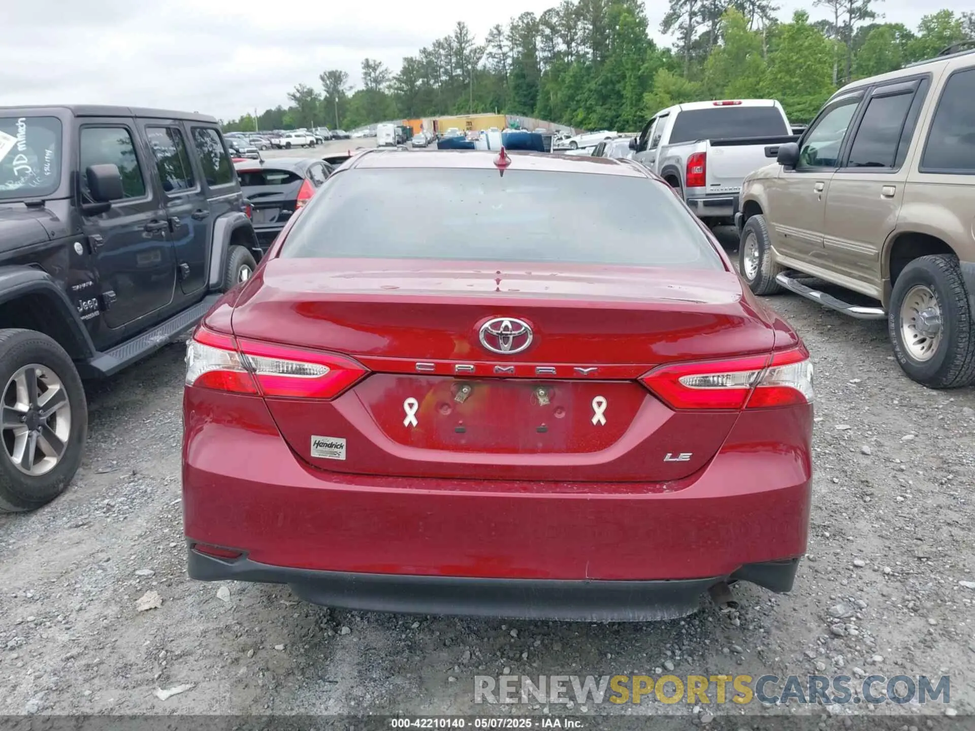 16 Photograph of a damaged car 4T1B11HK5KU850599 TOYOTA CAMRY 2019