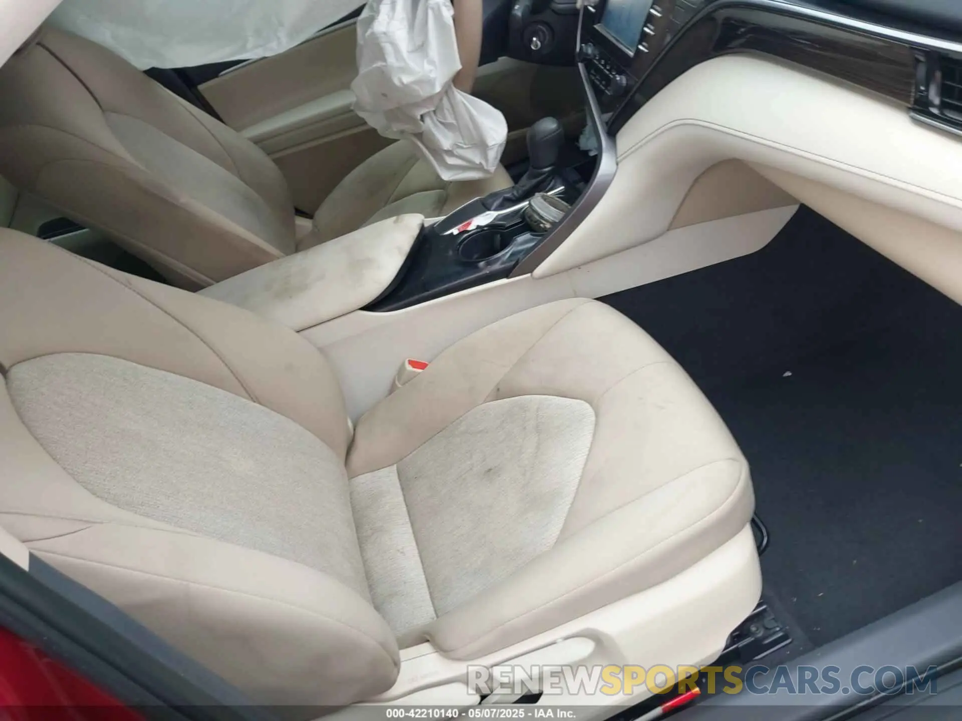 5 Photograph of a damaged car 4T1B11HK5KU850599 TOYOTA CAMRY 2019