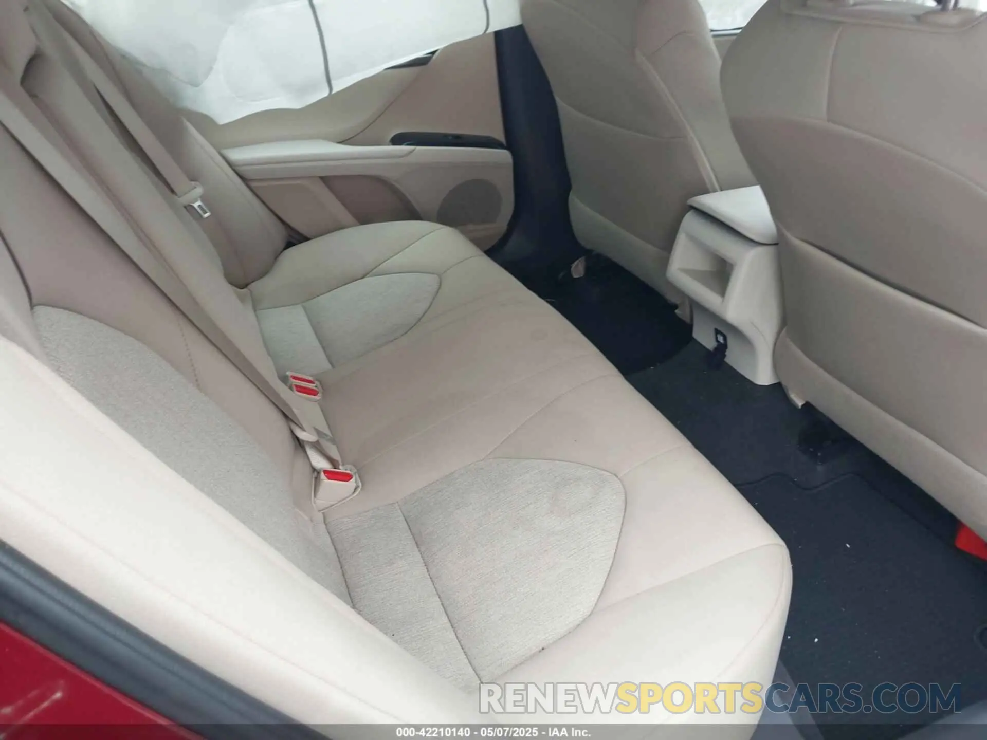 8 Photograph of a damaged car 4T1B11HK5KU850599 TOYOTA CAMRY 2019