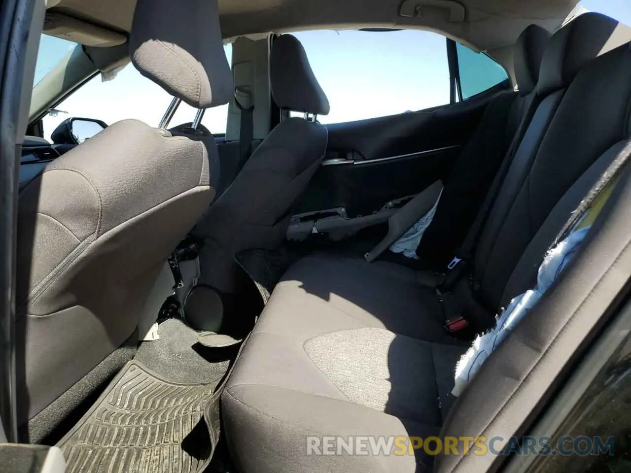 10 Photograph of a damaged car 4T1B11HK5KU850733 TOYOTA CAMRY 2019