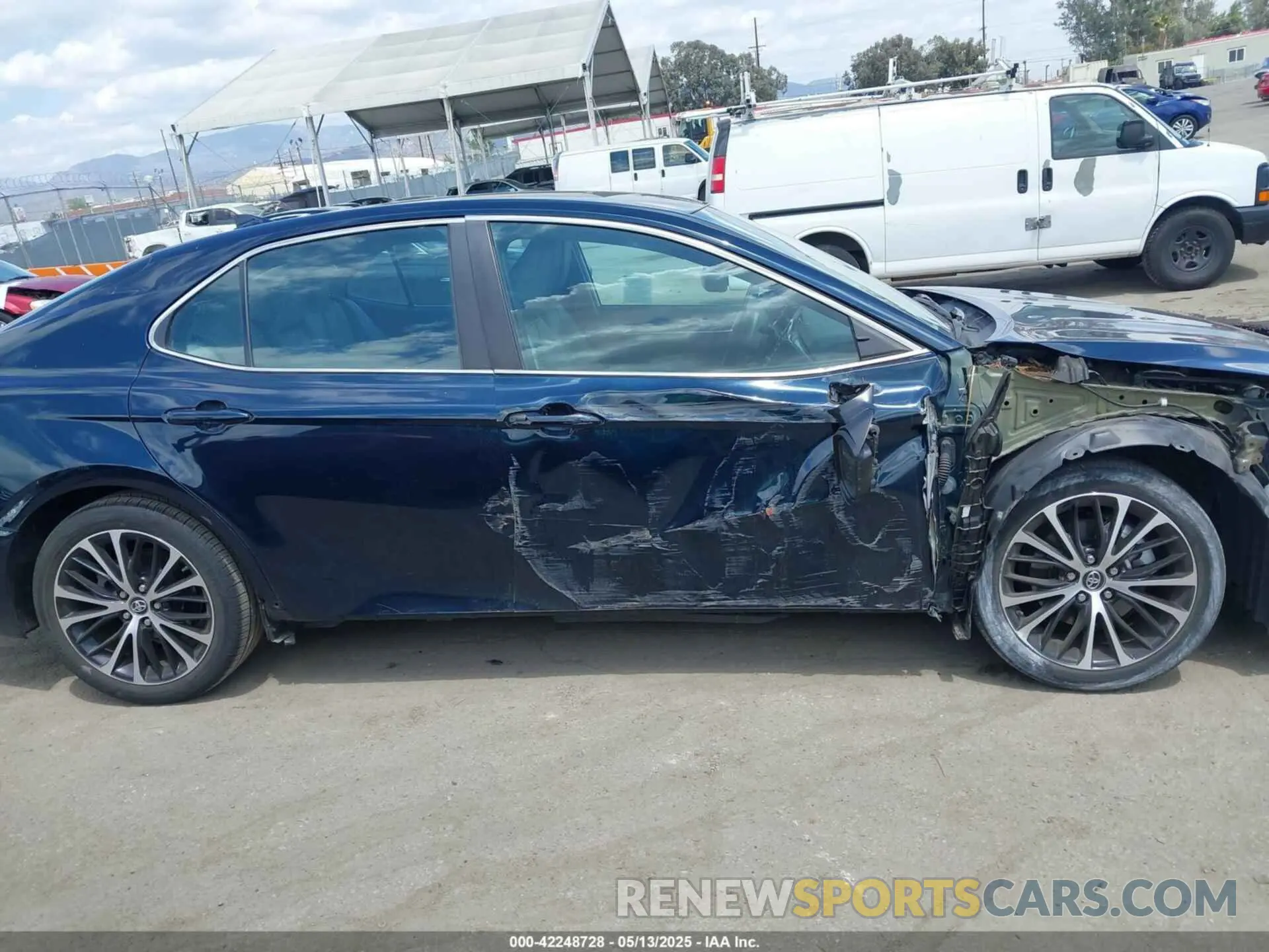 14 Photograph of a damaged car 4T1B11HK5KU852174 TOYOTA CAMRY 2019