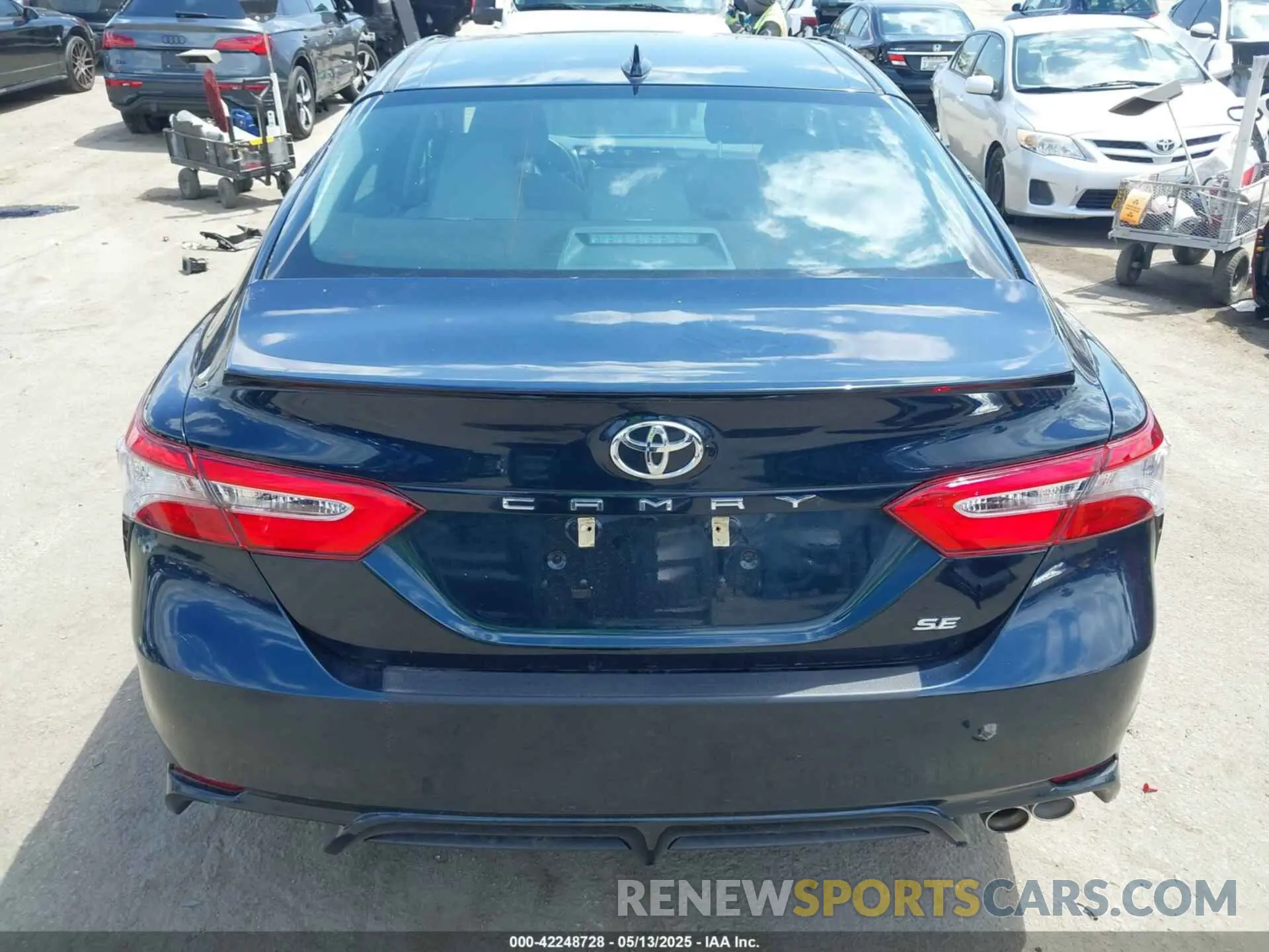 17 Photograph of a damaged car 4T1B11HK5KU852174 TOYOTA CAMRY 2019
