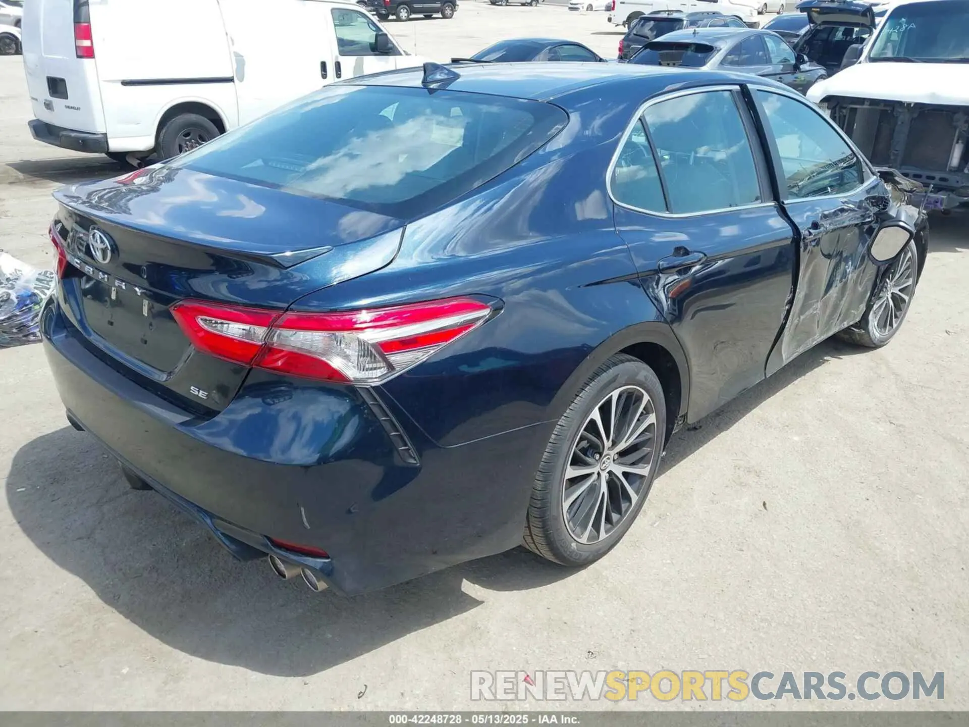 4 Photograph of a damaged car 4T1B11HK5KU852174 TOYOTA CAMRY 2019