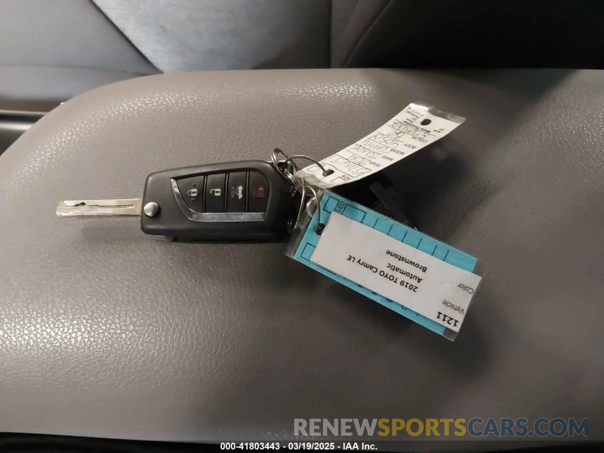 11 Photograph of a damaged car 4T1B11HK5KU852482 TOYOTA CAMRY 2019