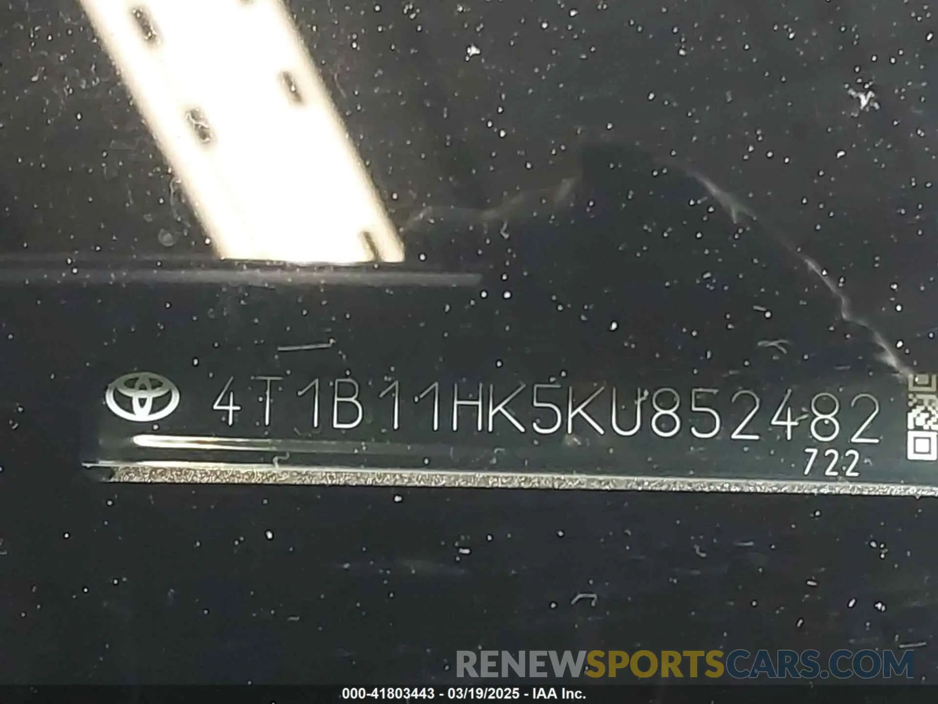 18 Photograph of a damaged car 4T1B11HK5KU852482 TOYOTA CAMRY 2019