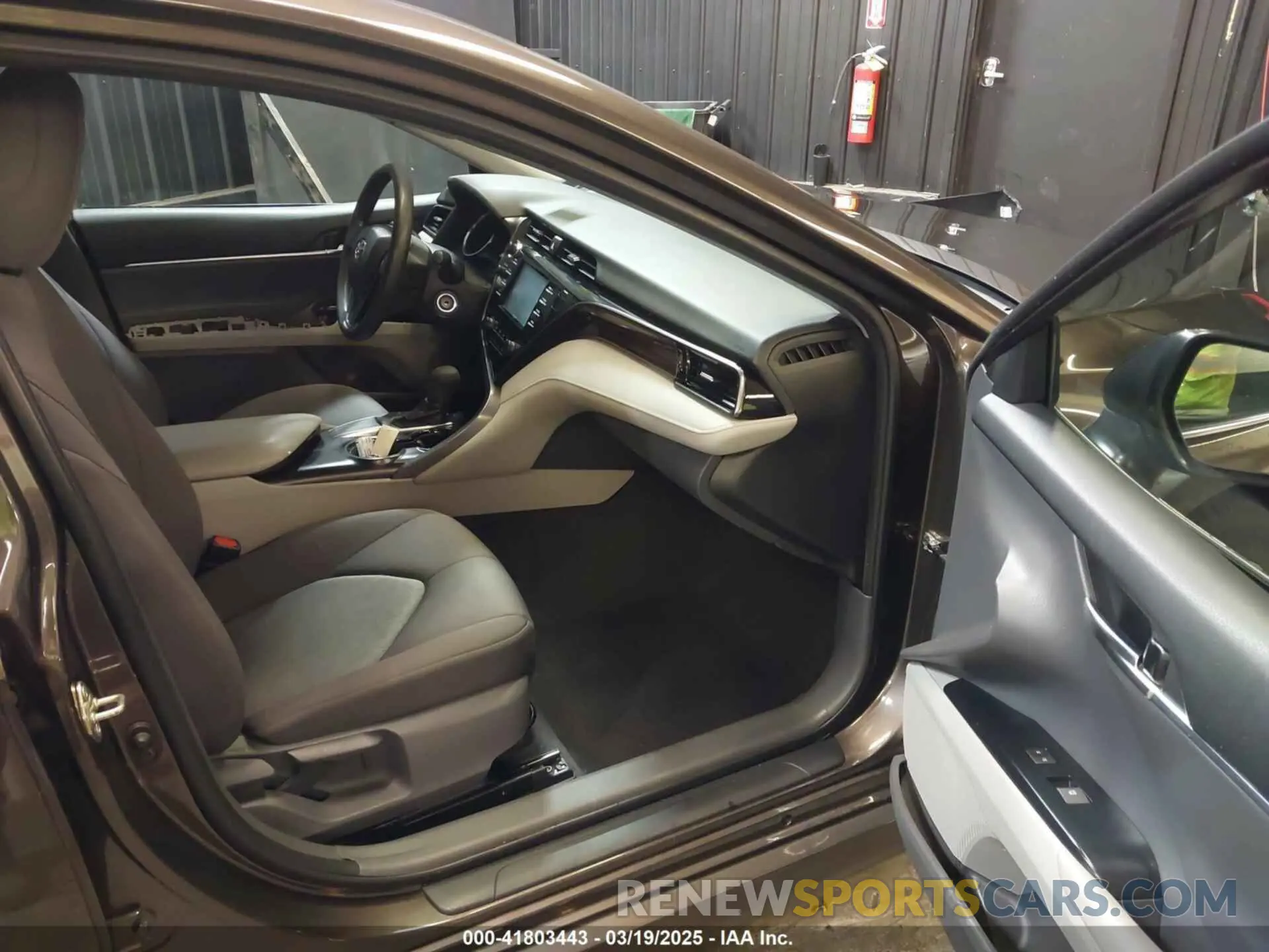 5 Photograph of a damaged car 4T1B11HK5KU852482 TOYOTA CAMRY 2019