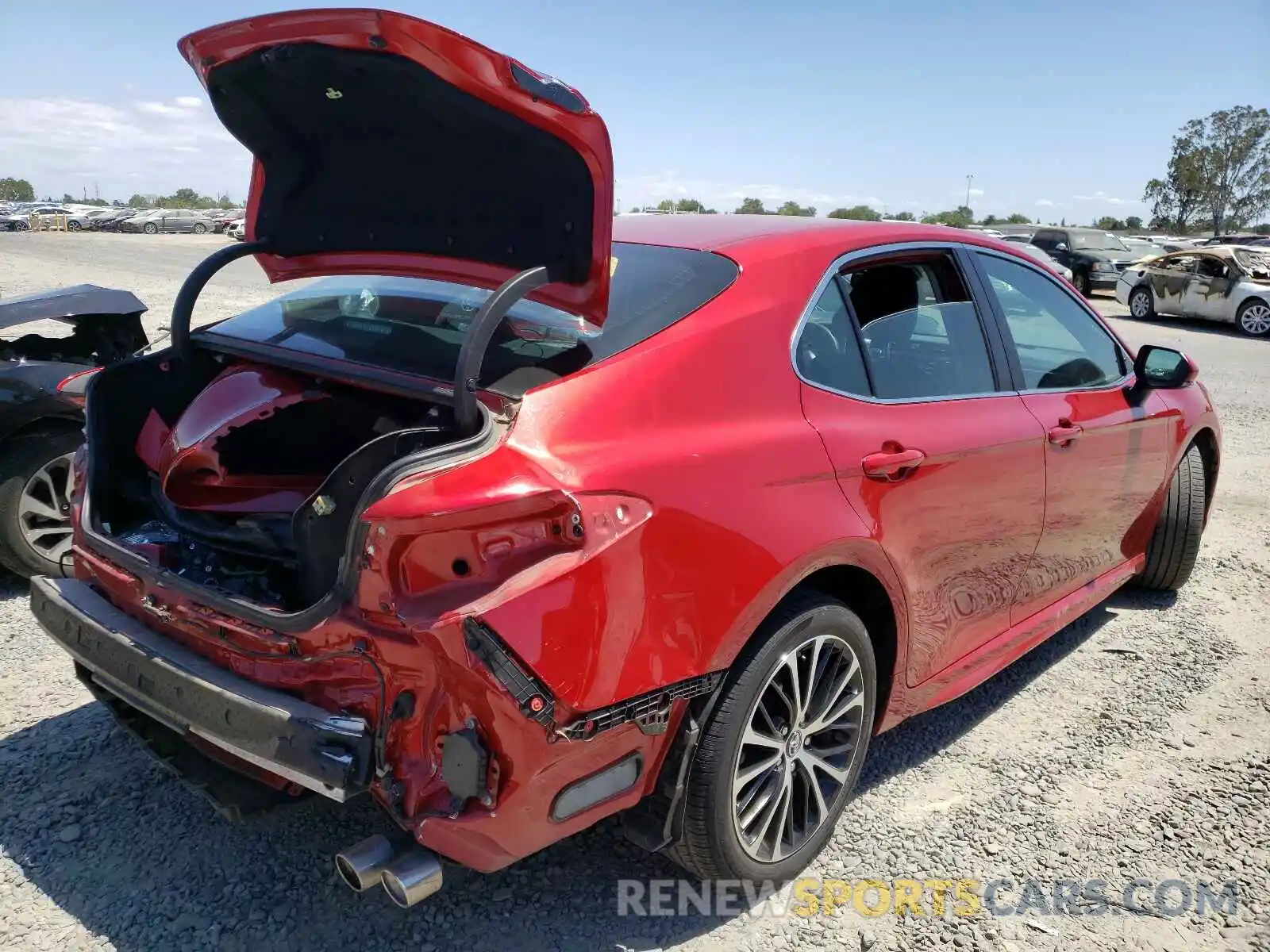 4 Photograph of a damaged car 4T1B11HK6KU161509 TOYOTA CAMRY 2019