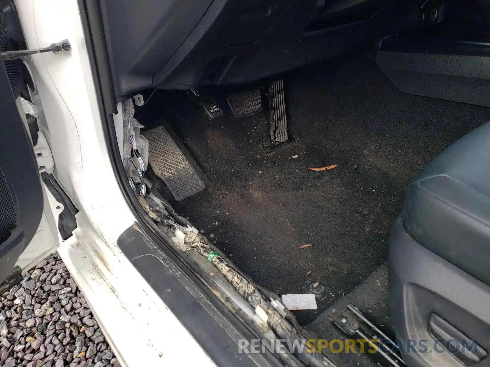 9 Photograph of a damaged car 4T1B11HK6KU162840 TOYOTA CAMRY 2019