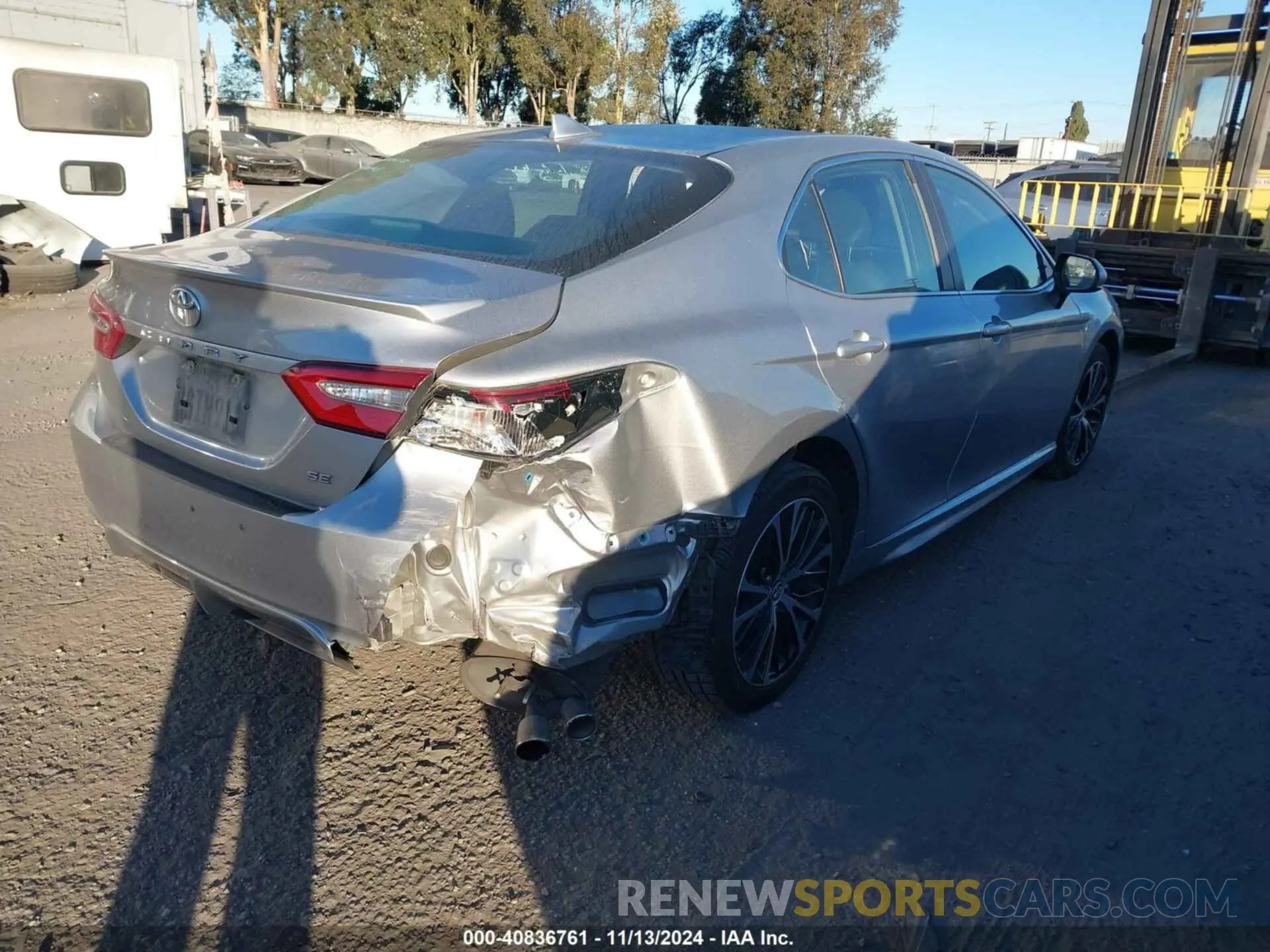 4 Photograph of a damaged car 4T1B11HK6KU164958 TOYOTA CAMRY 2019