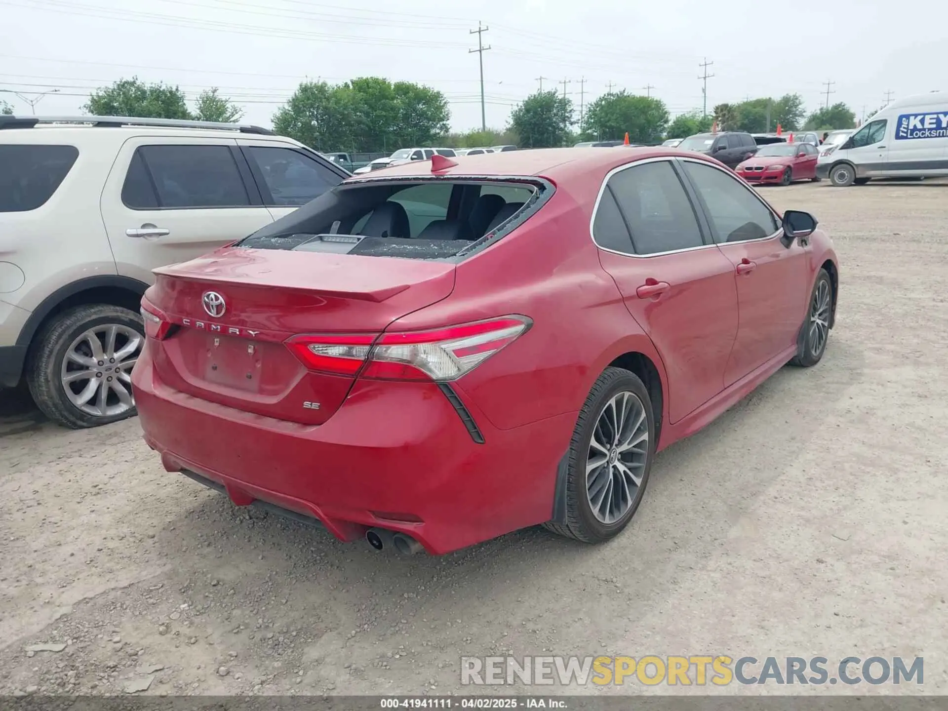 4 Photograph of a damaged car 4T1B11HK6KU169187 TOYOTA CAMRY 2019