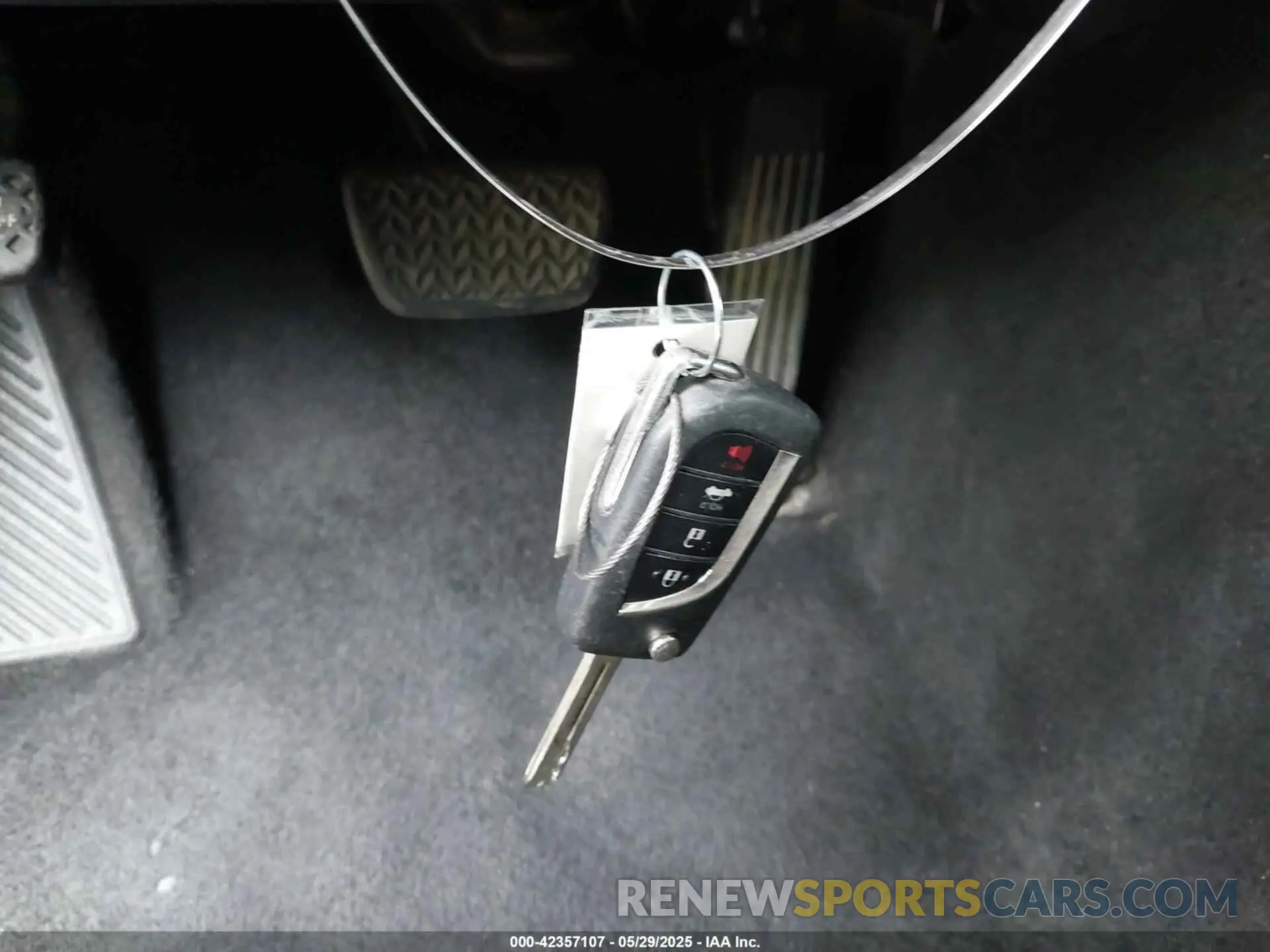 11 Photograph of a damaged car 4T1B11HK6KU170260 TOYOTA CAMRY 2019