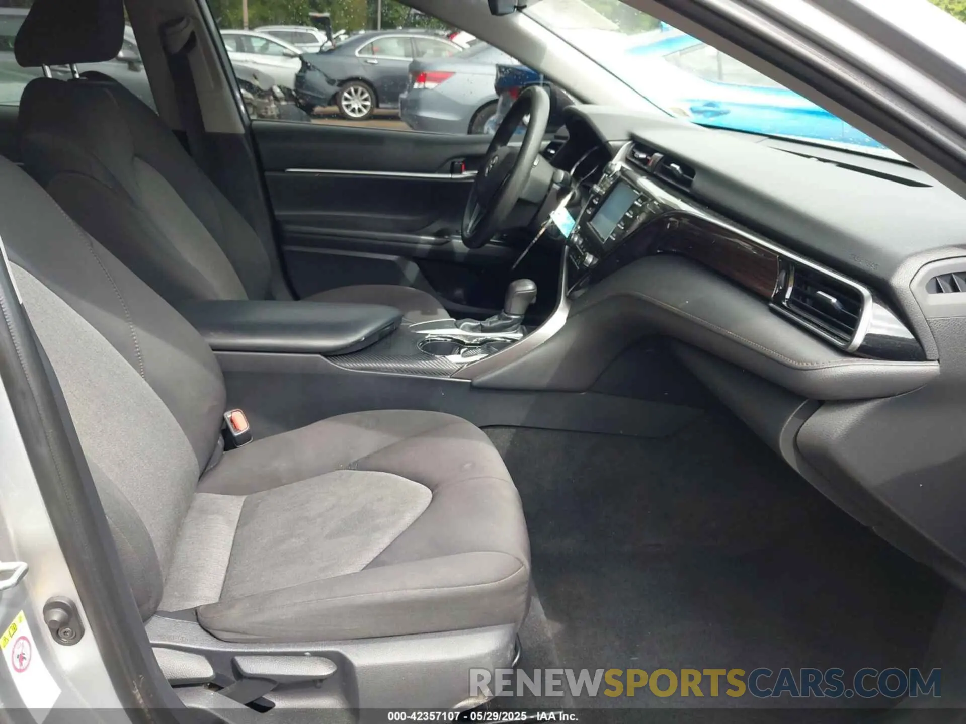 5 Photograph of a damaged car 4T1B11HK6KU170260 TOYOTA CAMRY 2019